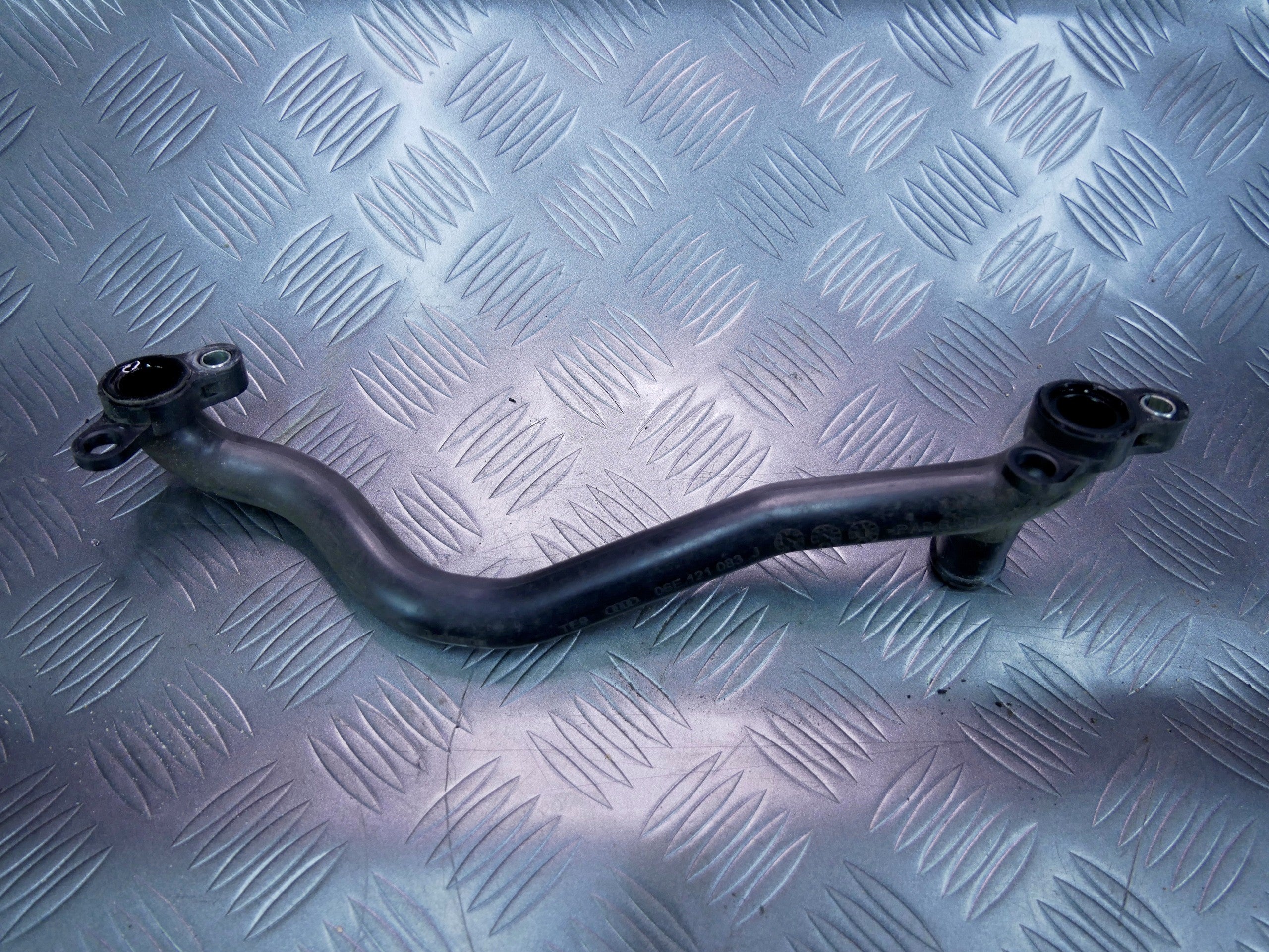 Rurka przewód wody 06E121083J AUDI Q7 4L 3.0 TFSI