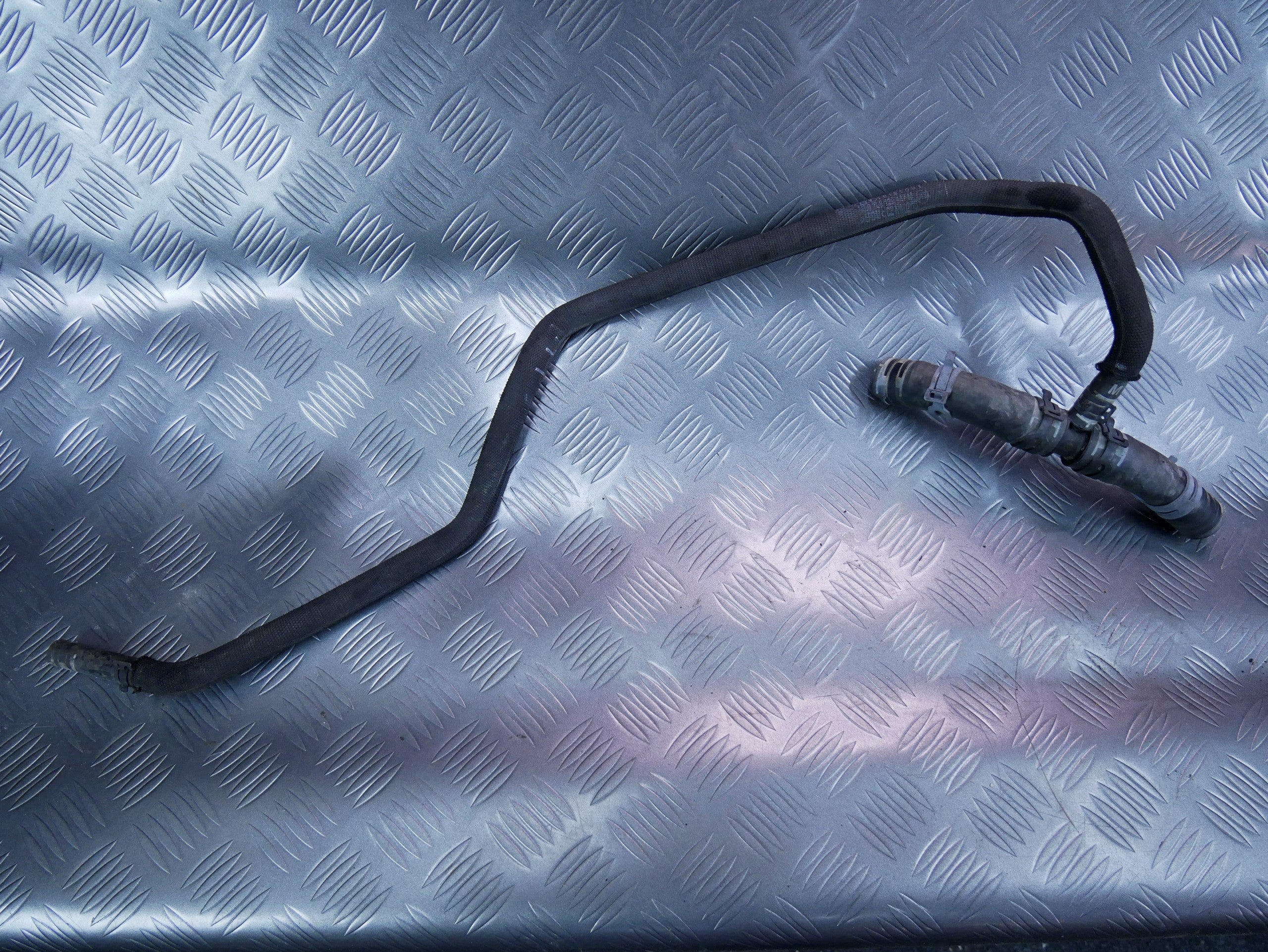 Rura wąż wody 7L8122447M AUDI Q7 4L 3.0 TFSI