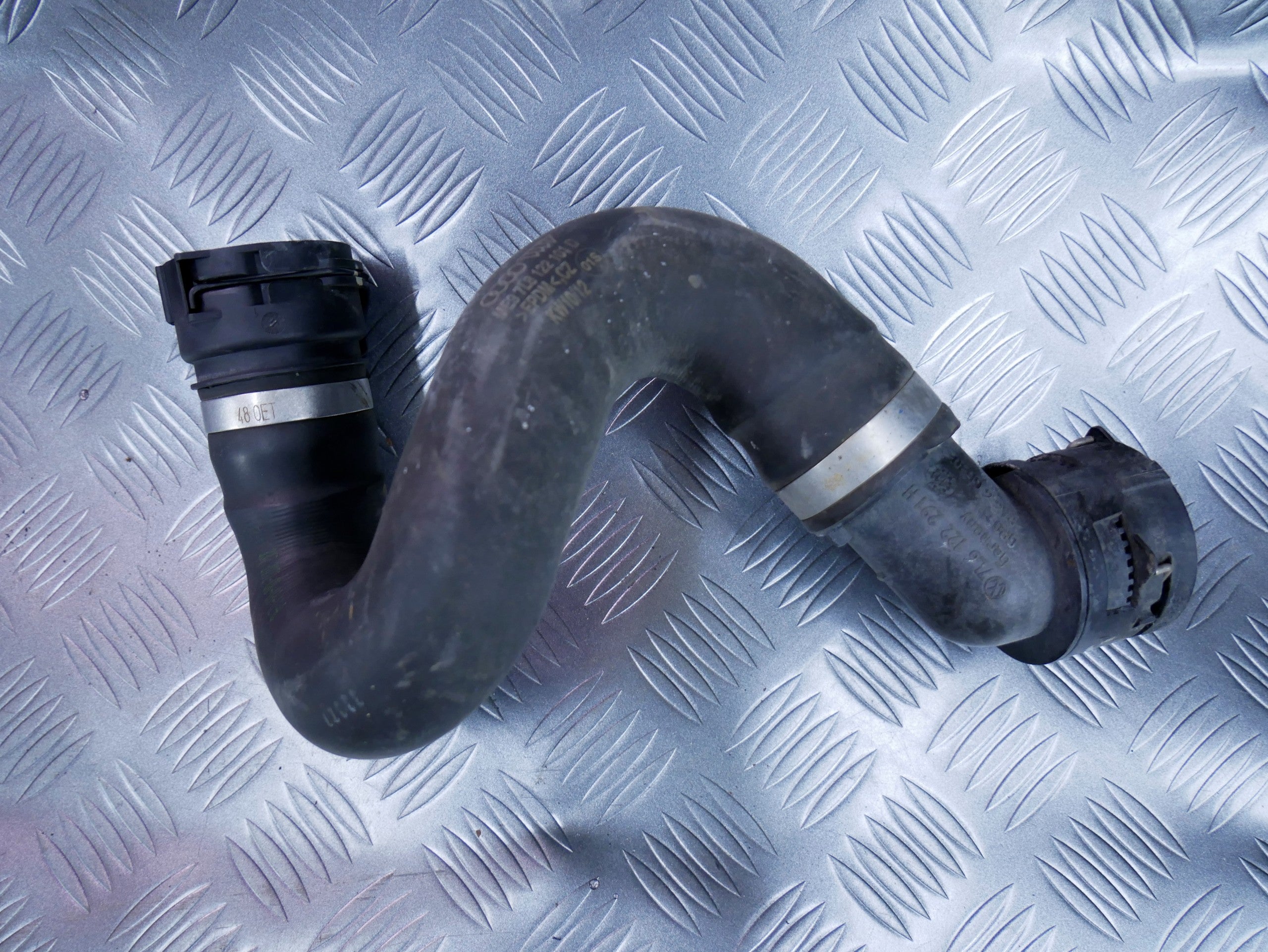 Rura wąż wody 7L8122101D AUDI Q7 4L 3.0 TFSI