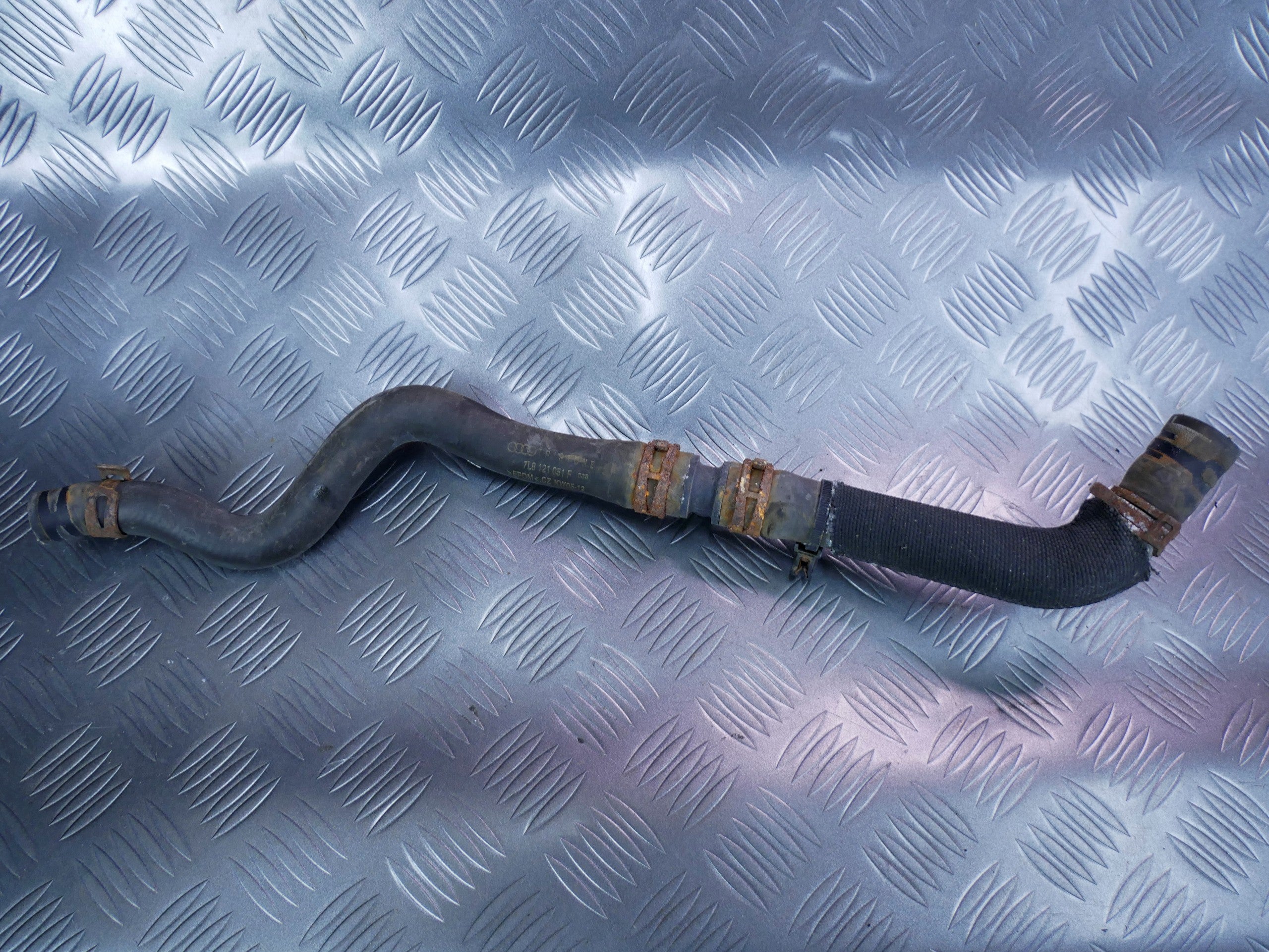 Rura wąż wody 7L8121051F AUDI Q7 4L 3.0 TFSI