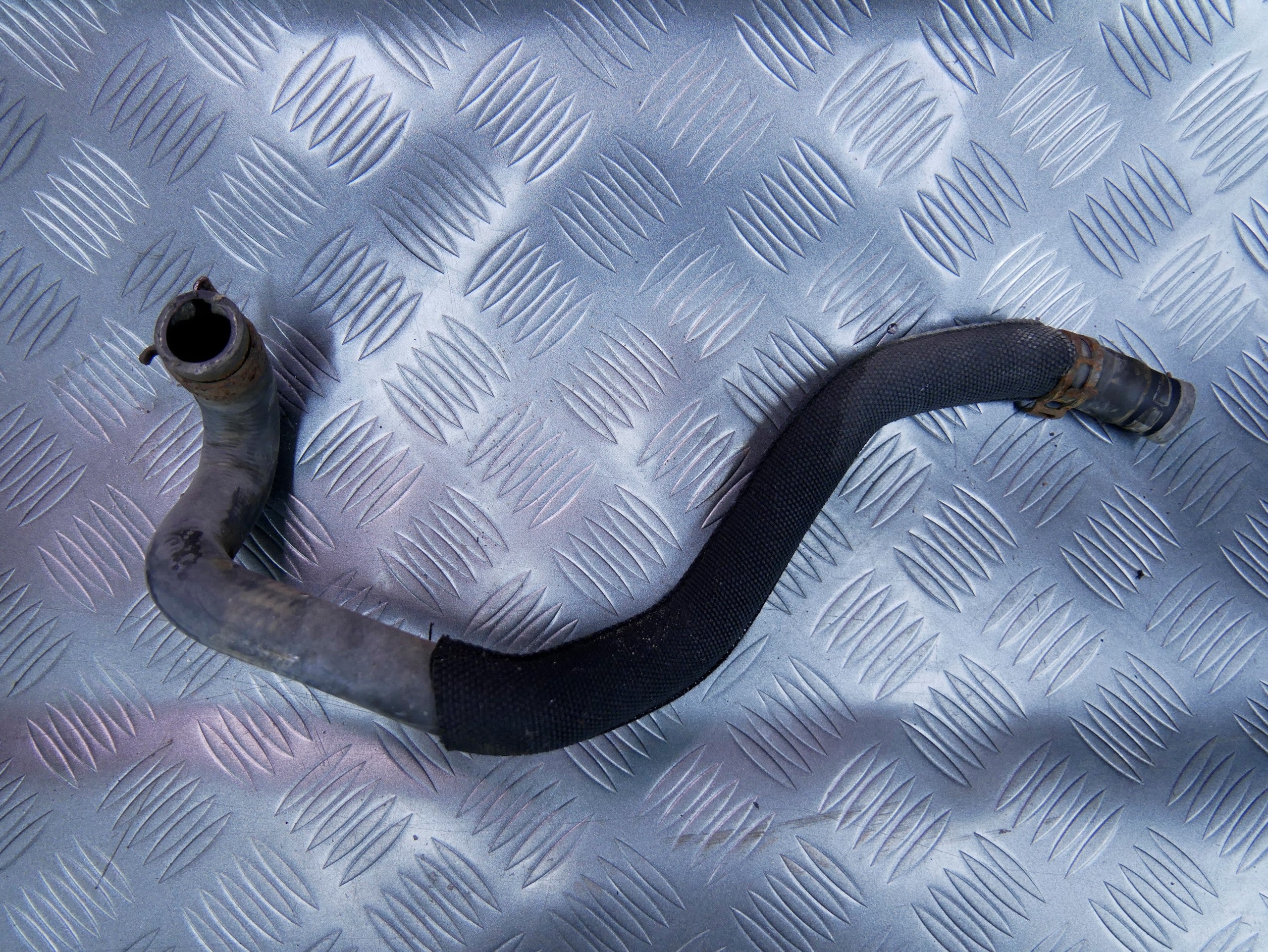 Rura wąż wody 7L8121070AF AUDI Q7 4L 3.0 TFSI