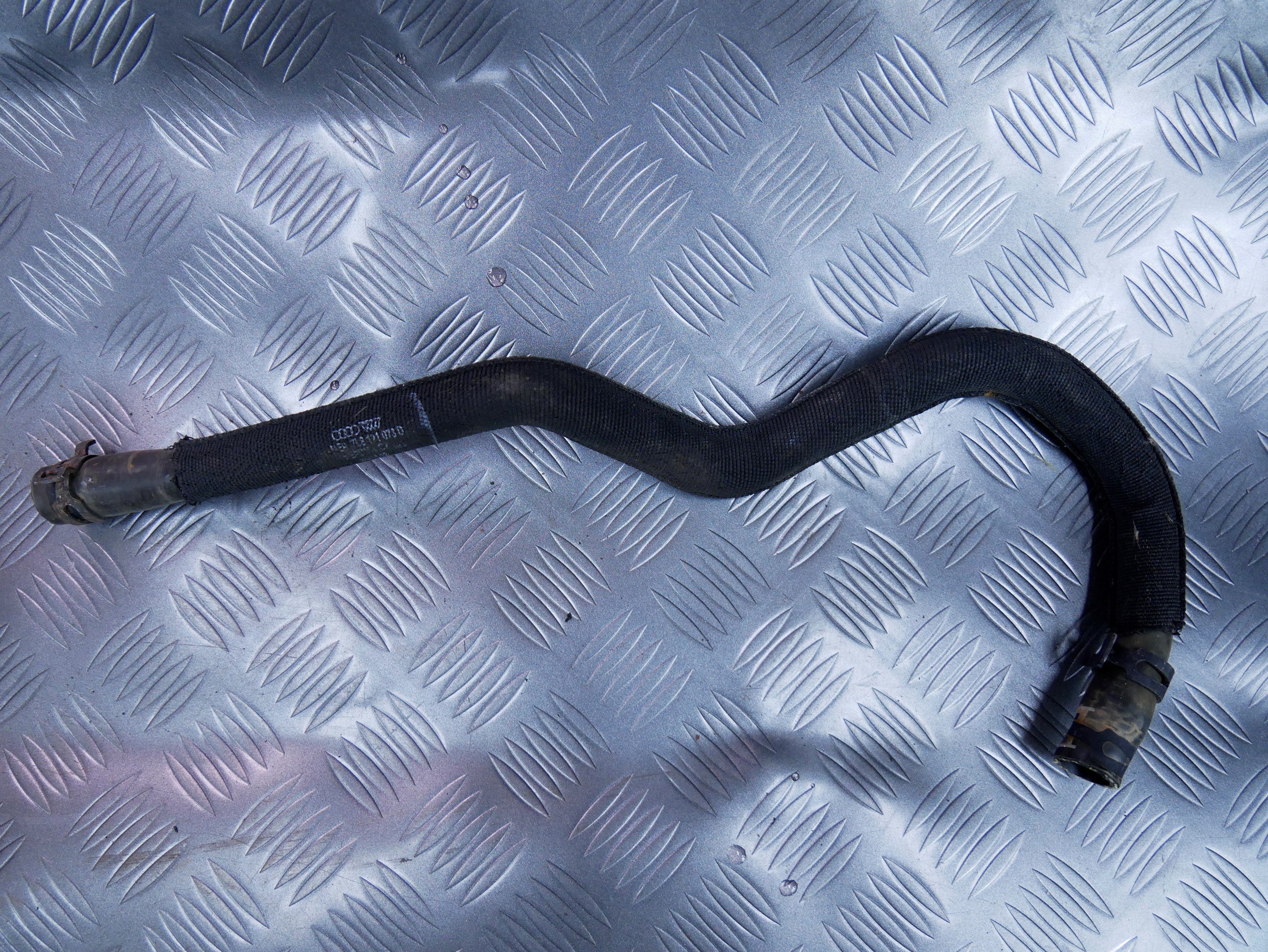 Rura wąż wody 7L8121073D AUDI Q7 4L 3.0 TFSI