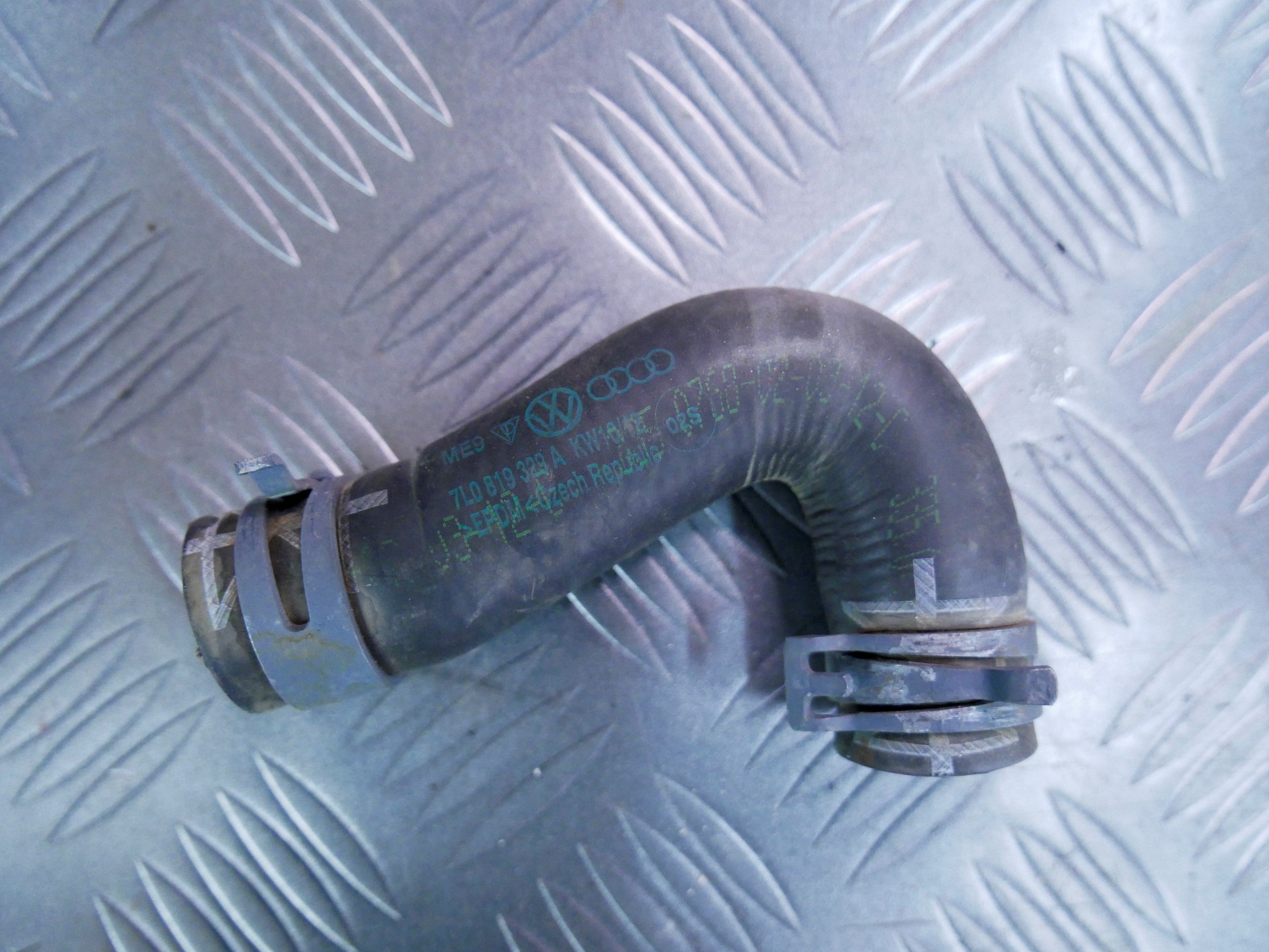 Rura wąż wody 7L0819329A AUDI Q7 4L 3.0 TFSI