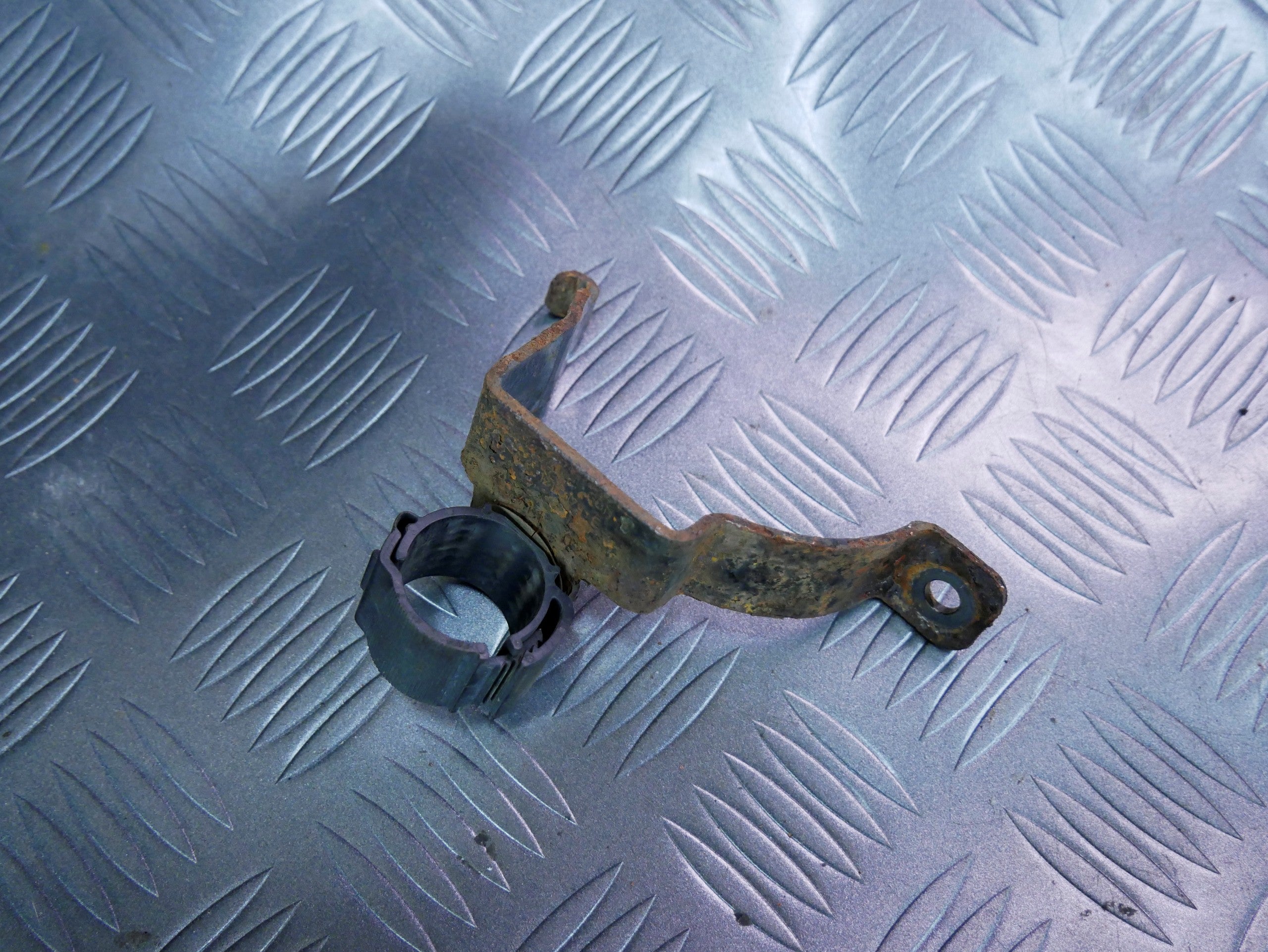 Mocowanie pompy wody 7L8121079E AUDI Q7 4L 3.0 TFSI