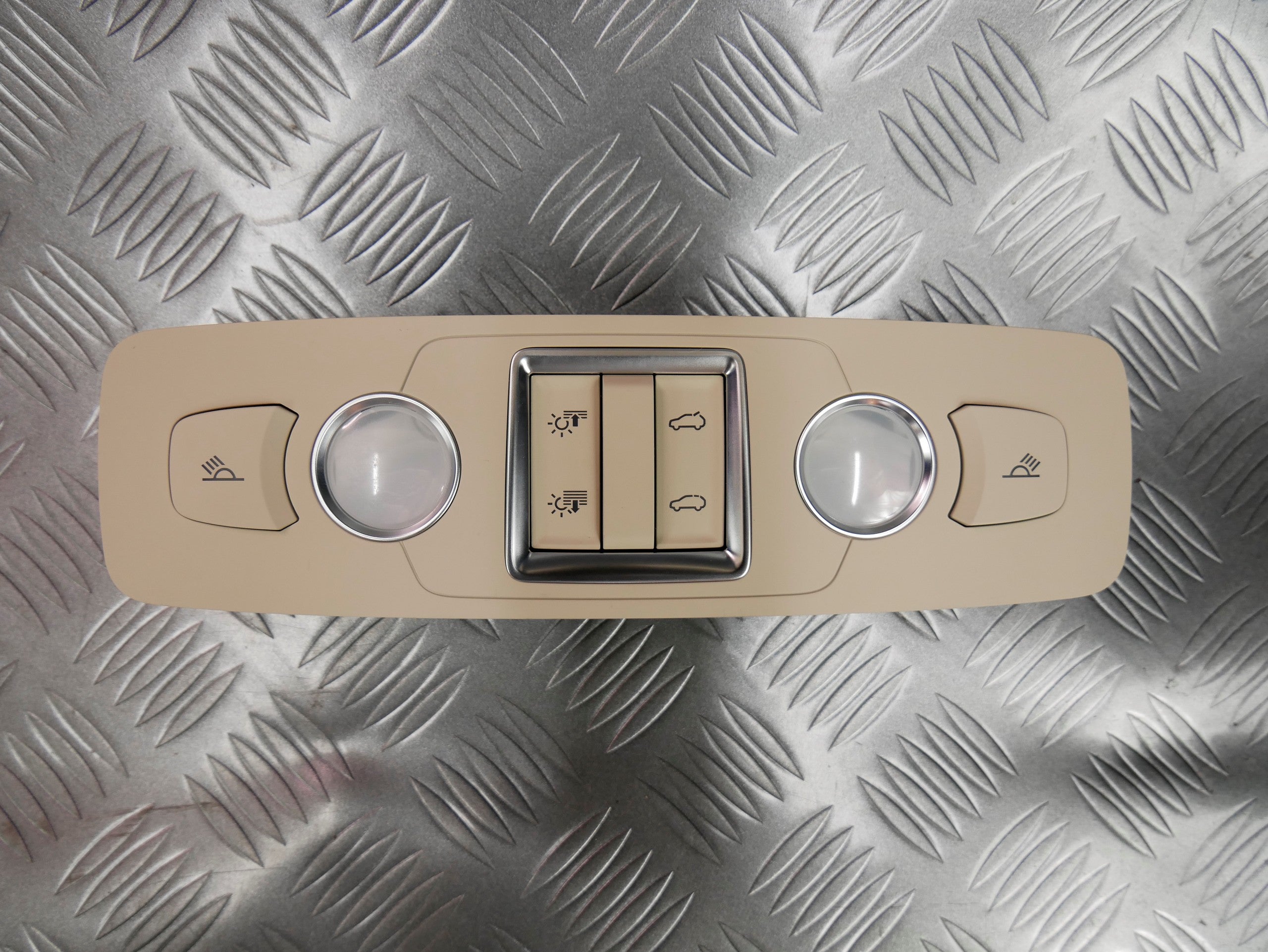 Lampka podsufitki tył beżowa 4L0947112E AUDI Q7 4L LIFT