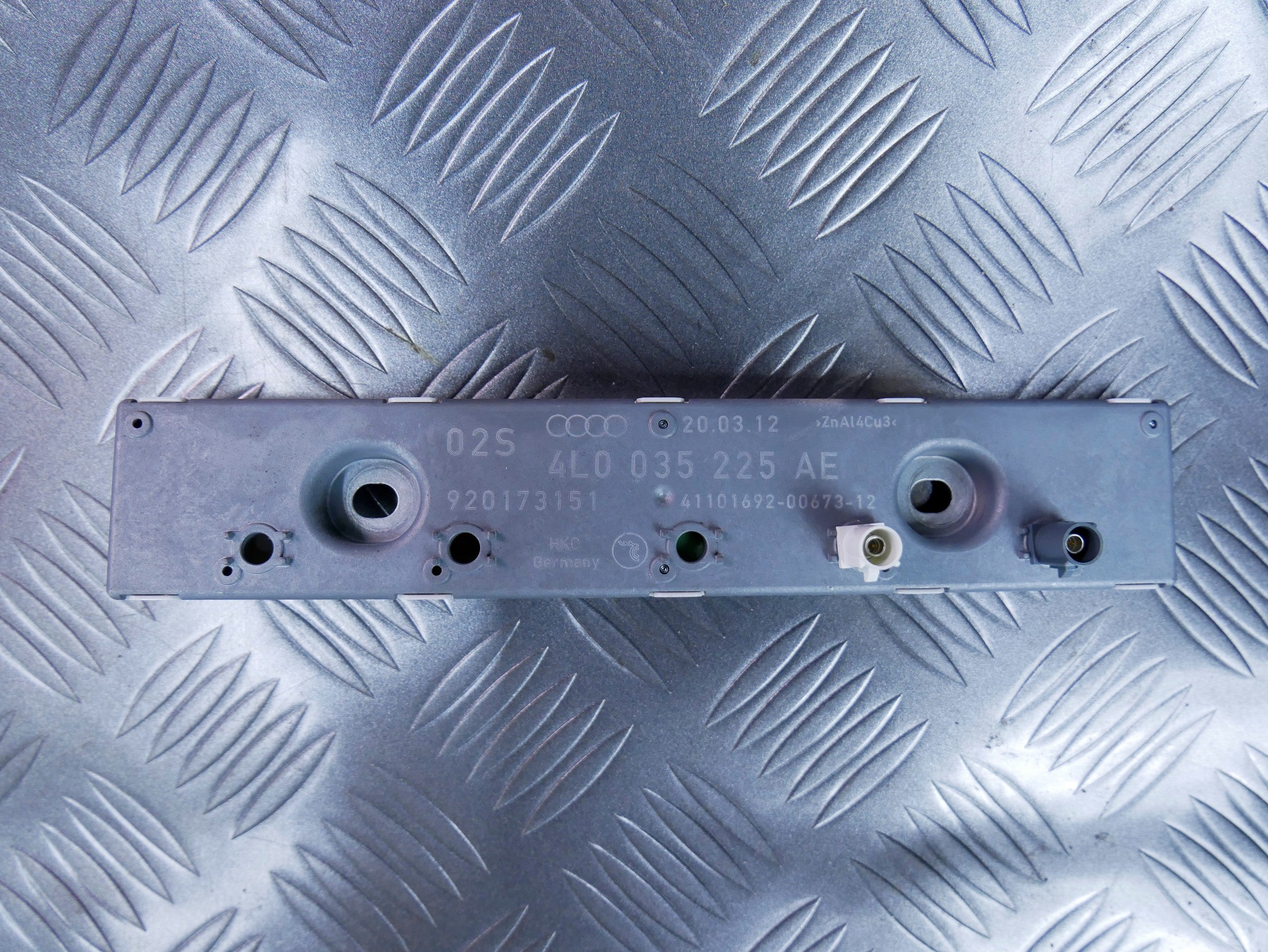 Moduł wzmacniacz antenowy 4L0035225AE AUDI Q7 4L LIFT