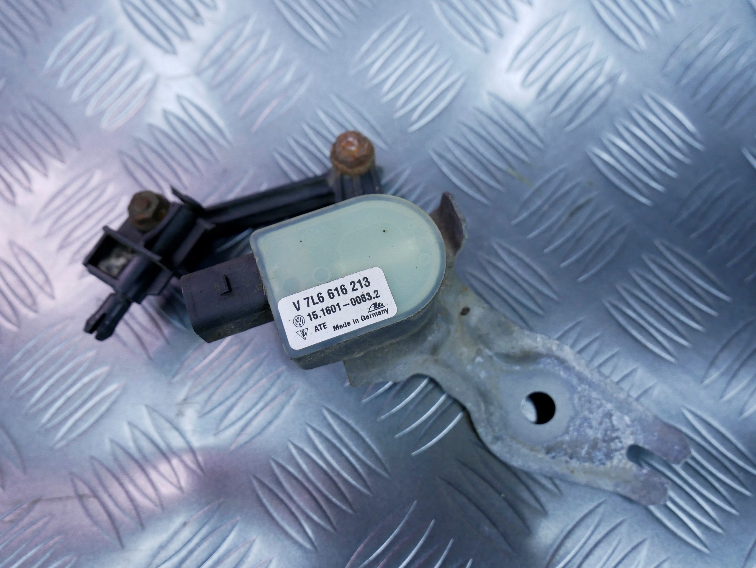 Poziomica świateł przód lewa 7L6616213 AUDI Q7 4L LIFT