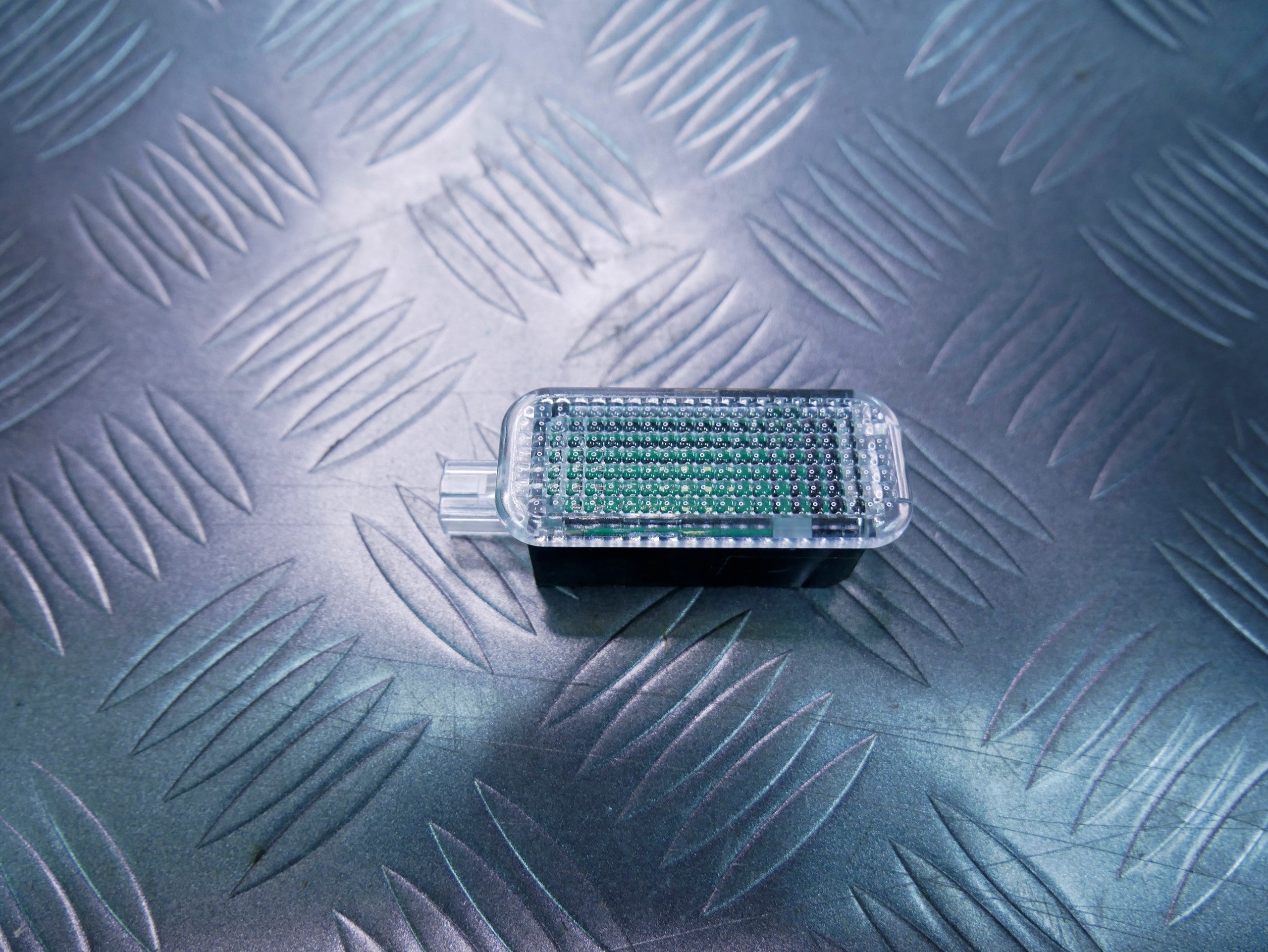 Lampka kabinowa LED 4E0947415 AUDI Q7 4L LIFT