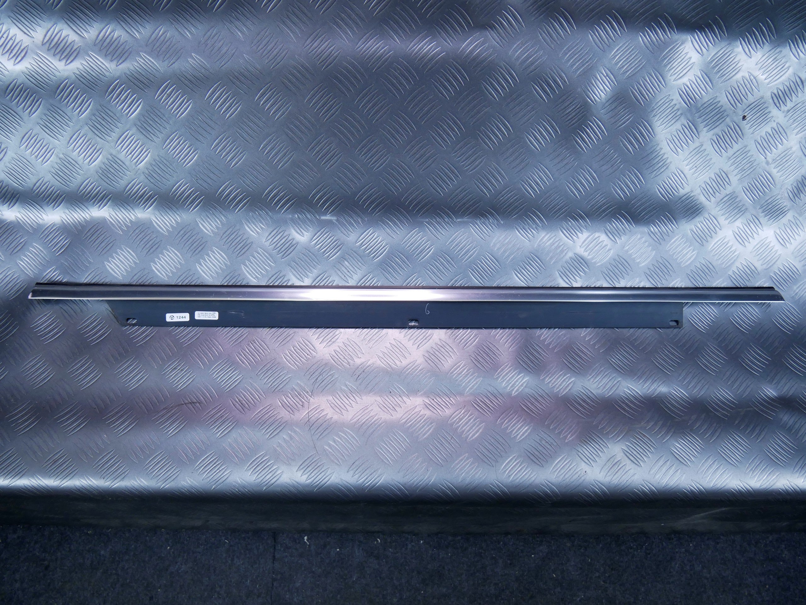 Listwa zgarniacz drzwi chrom tył lewy 4L0853763E AUDI Q7 4L LIFT