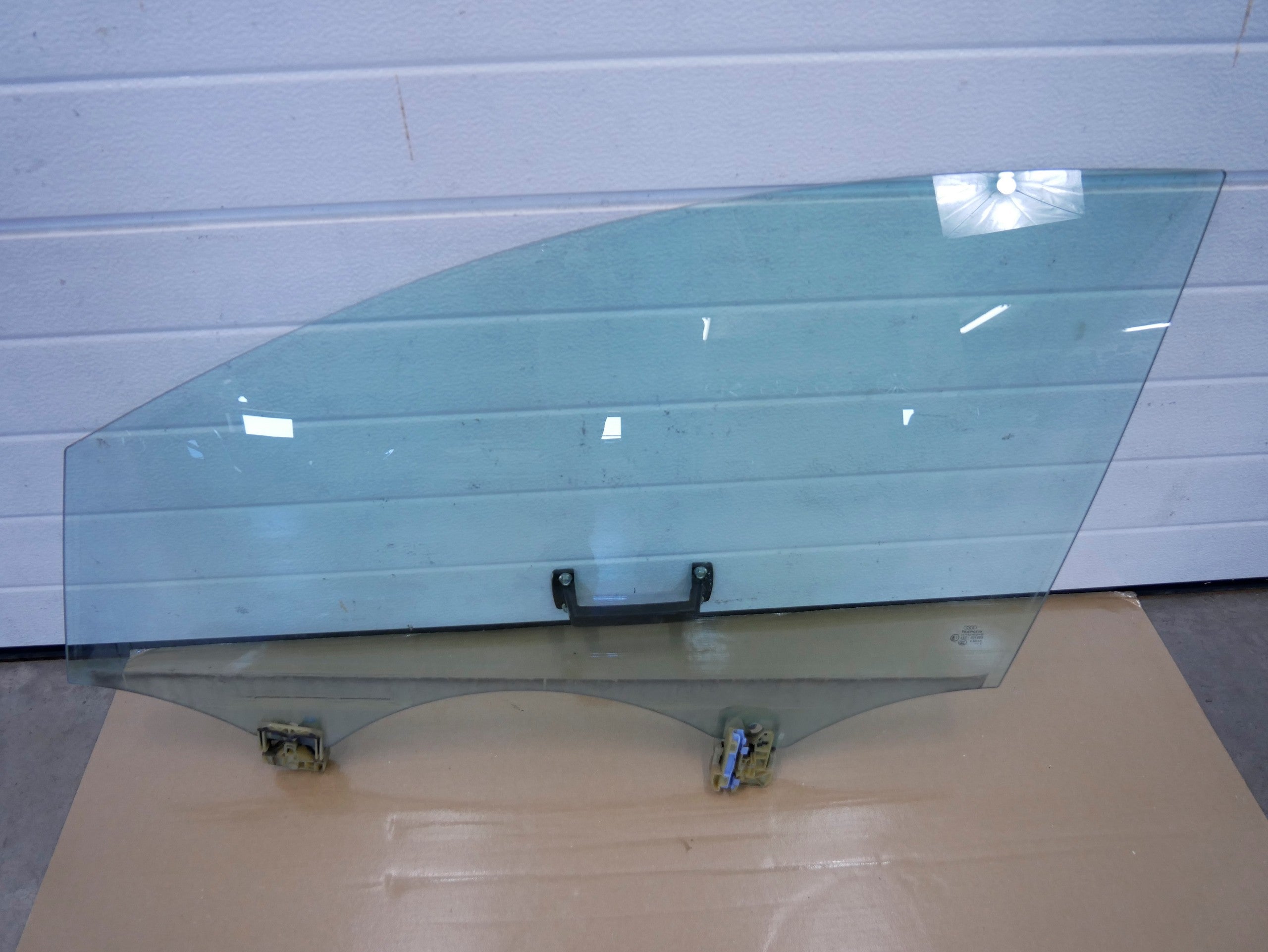 Szyba drzwi przód przednia lewa 4L0845201A AUDI Q7 4L LIFT 2012