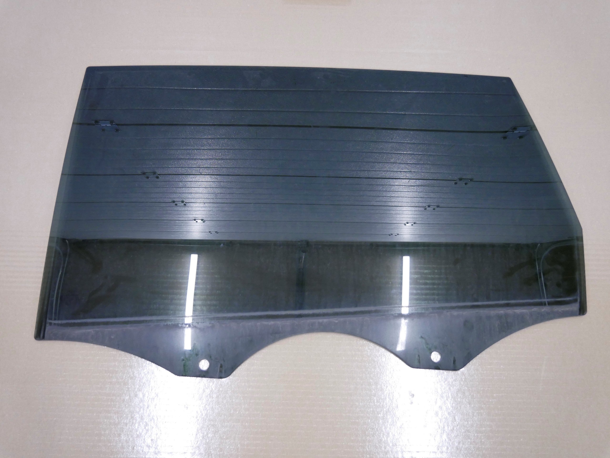 Szyba boczna drzwi tył tylna lewa 4L0845205A AUDI Q7 4L LIFT