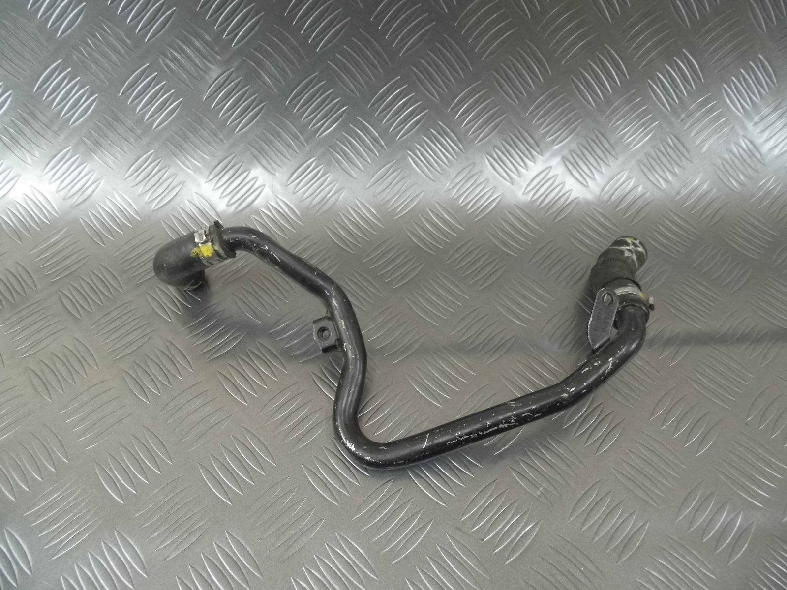 Rura przewód wody 059121064E AUDI Q7 3.0 TDI
