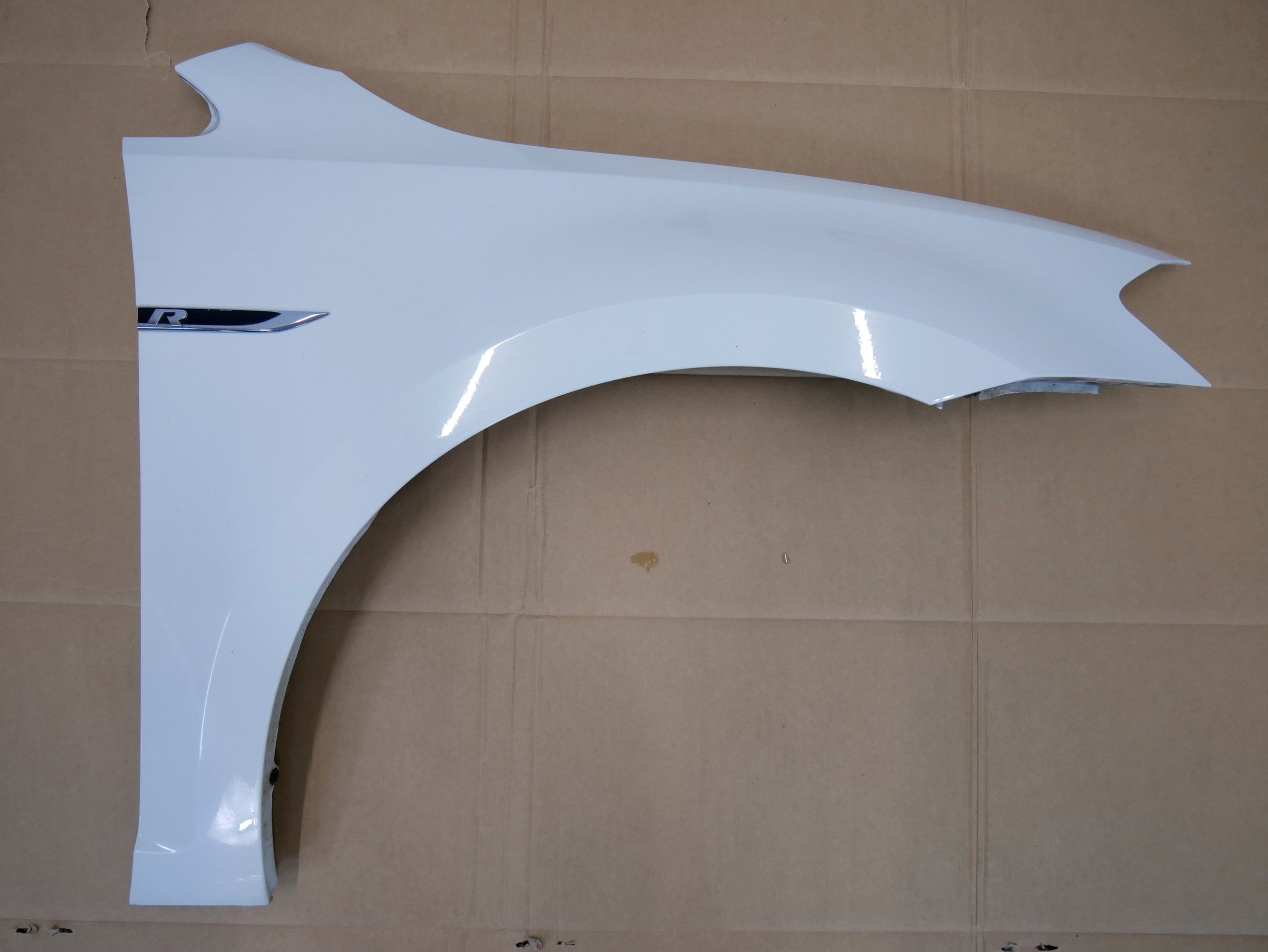 Błotnik przód przedni prawy LC9A VW GOLF VII R R20