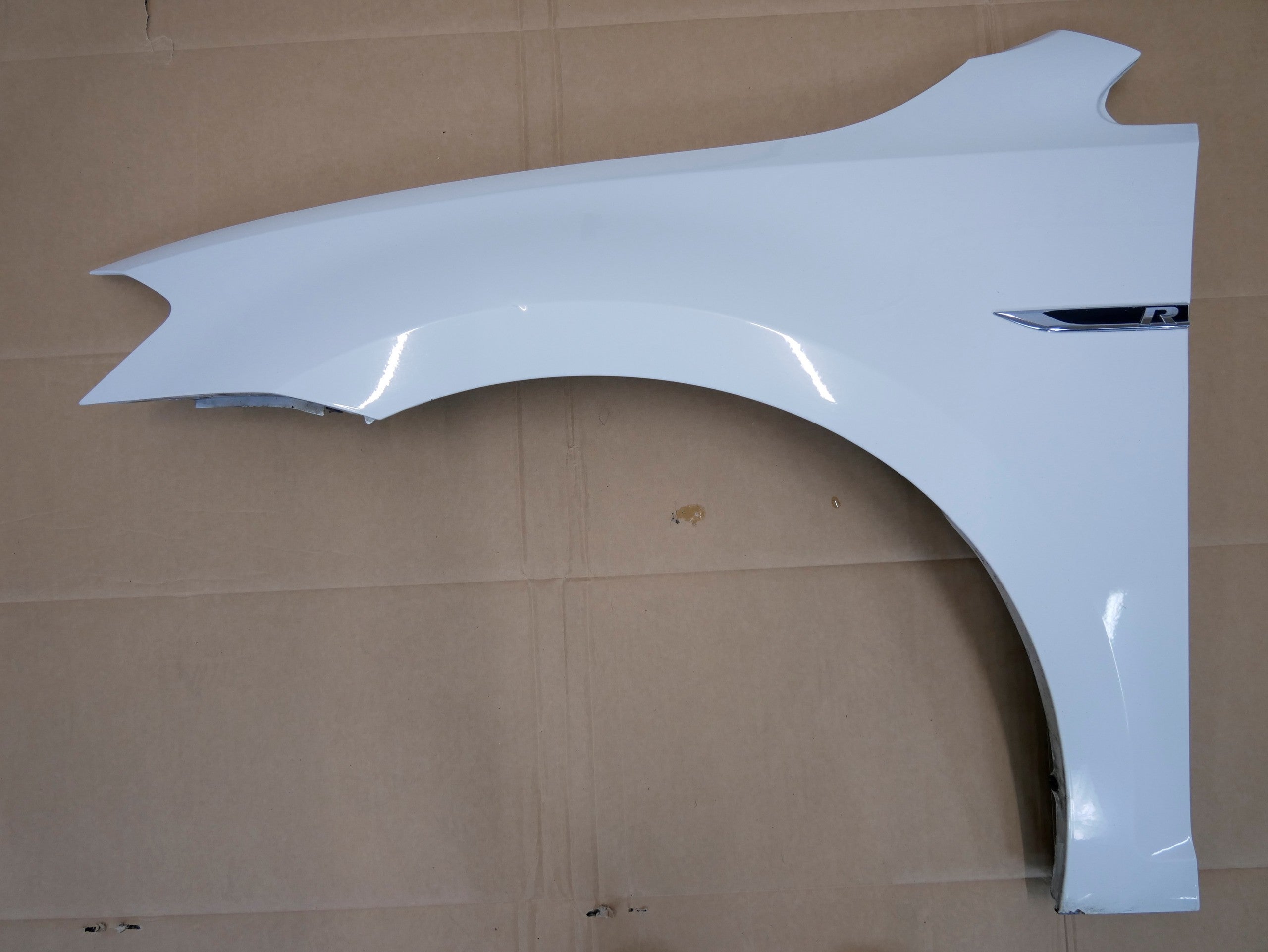 Błotnik przód przedni lewy LC9A VW GOLF VII R R20