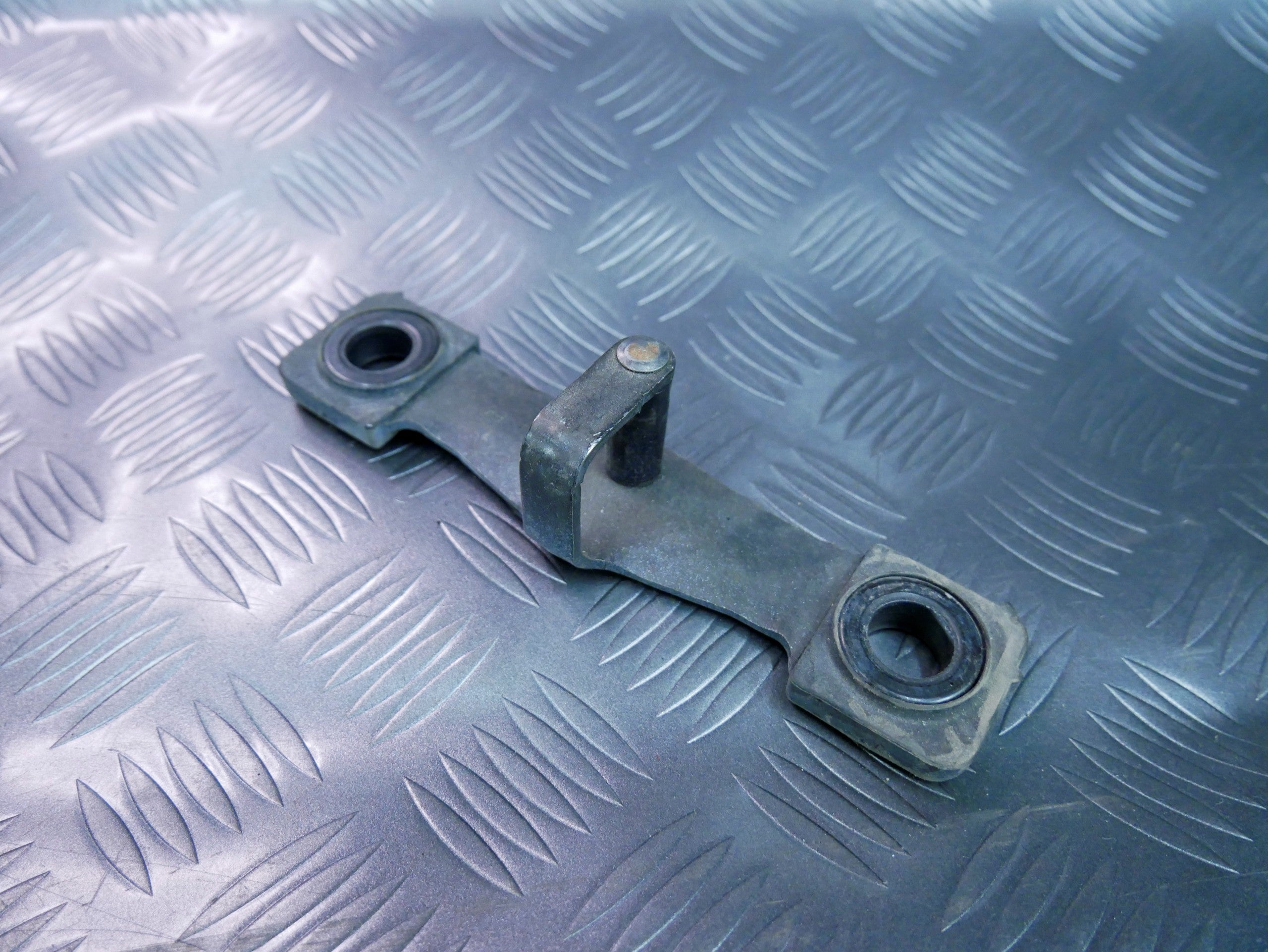 Rygiel zamek klapy tył 5G0827517D VW GOLF VII