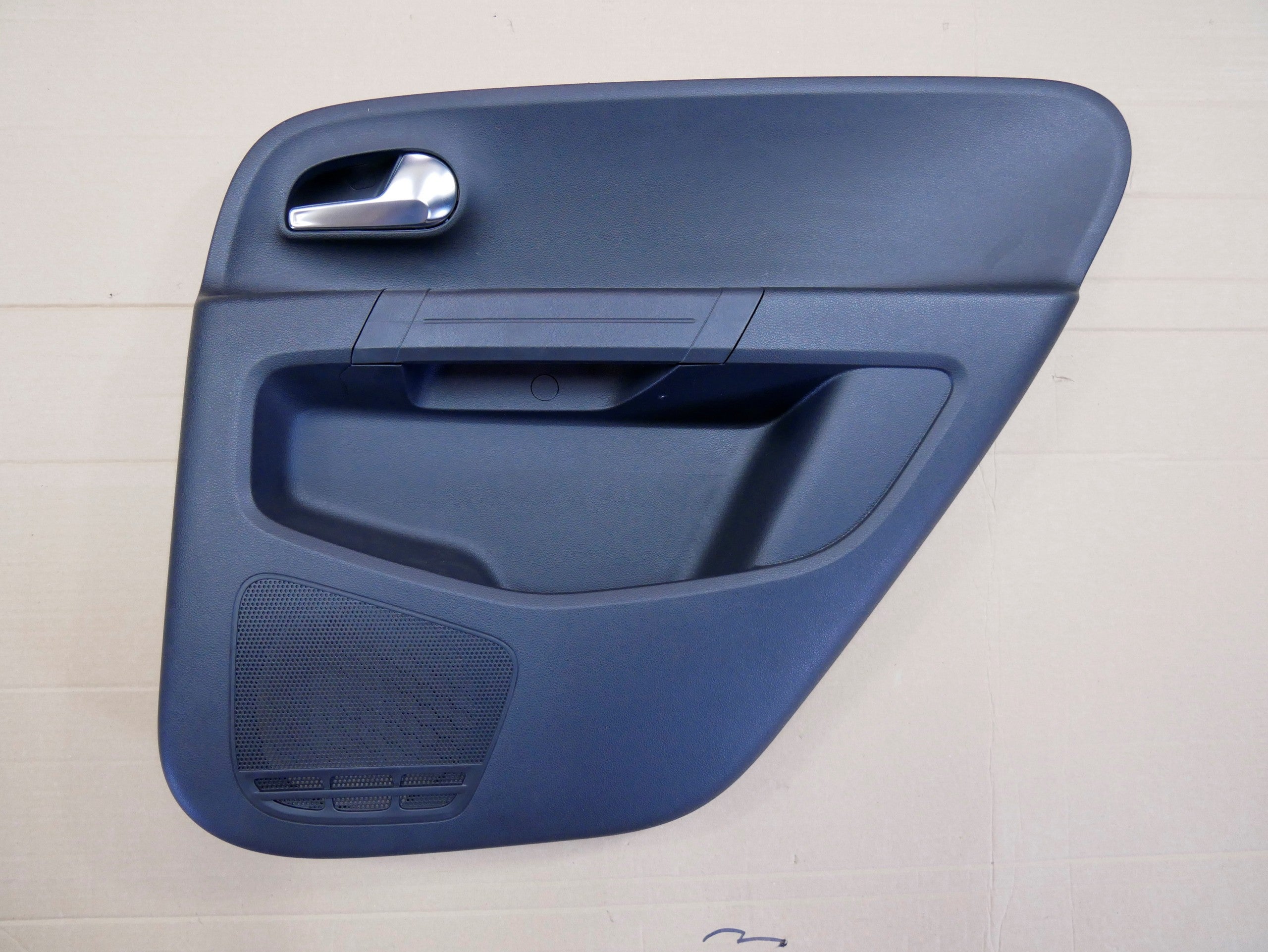 Boczek drzwi tył tylny prawy 1S4867212 VW UP!