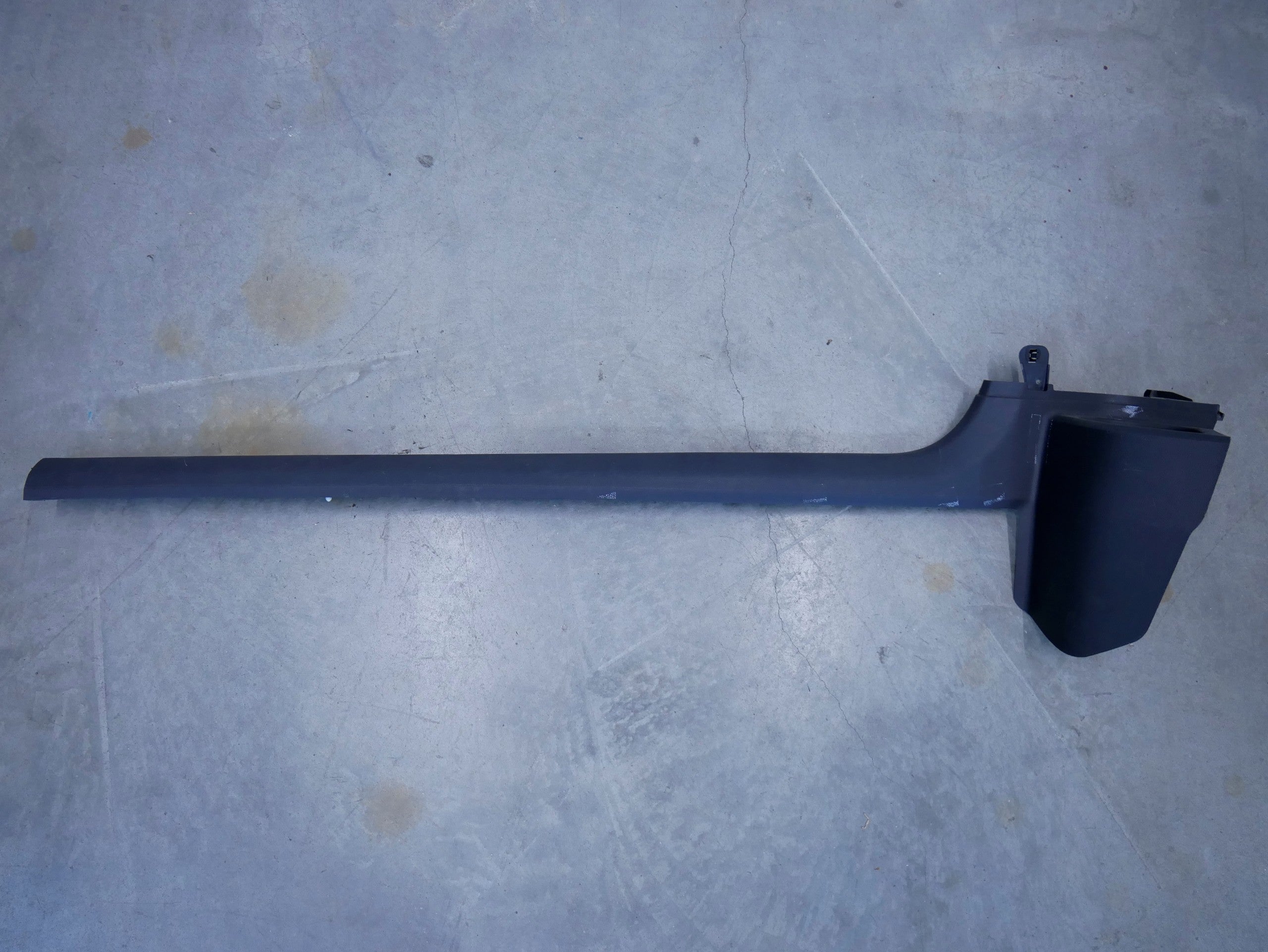 Osłona listwa progu progowa prawa 1S3853372D VW UP!