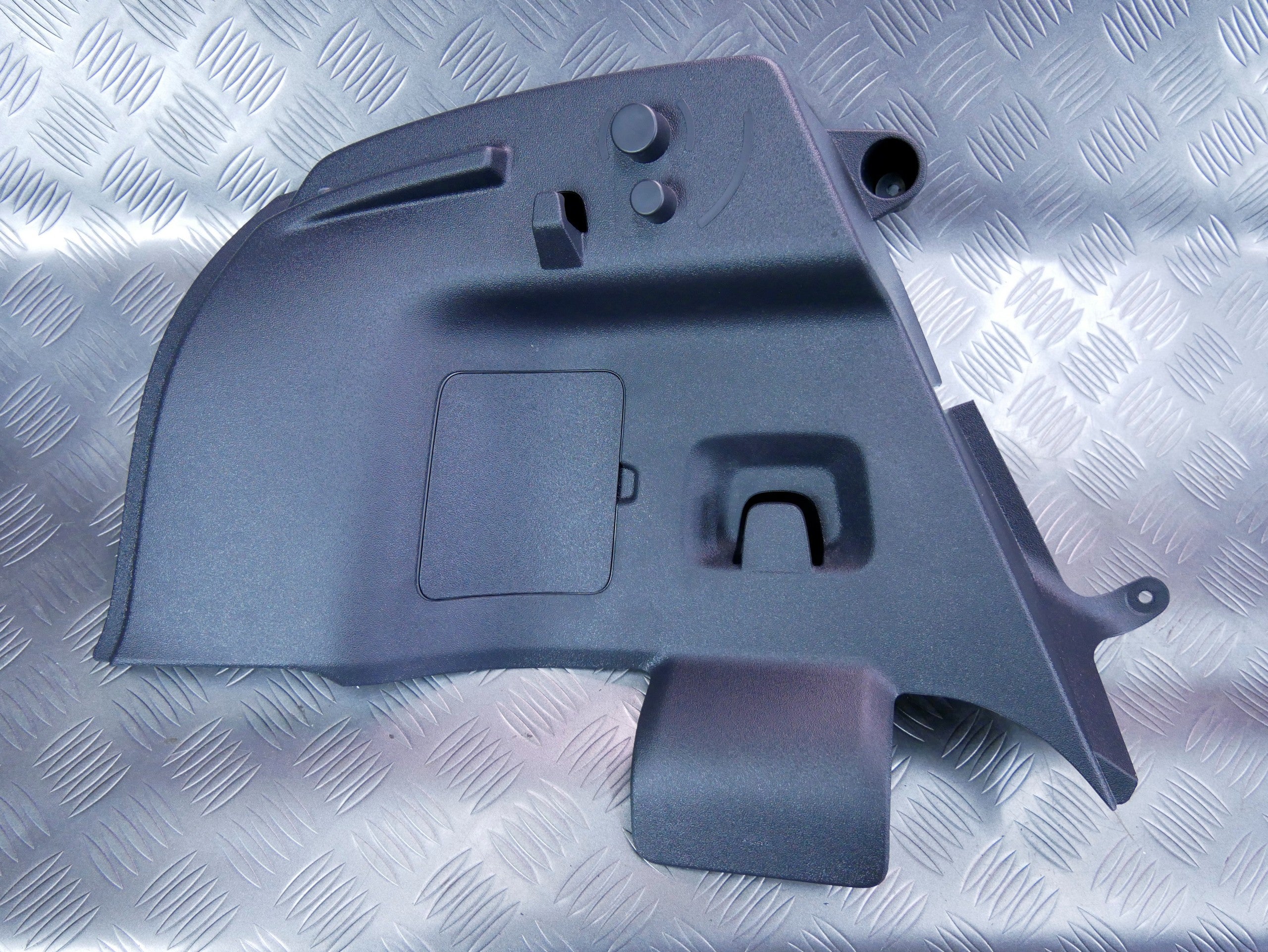 Boczek bagażnika lewy 1S0867761A VW UP! SKODA CITIGO