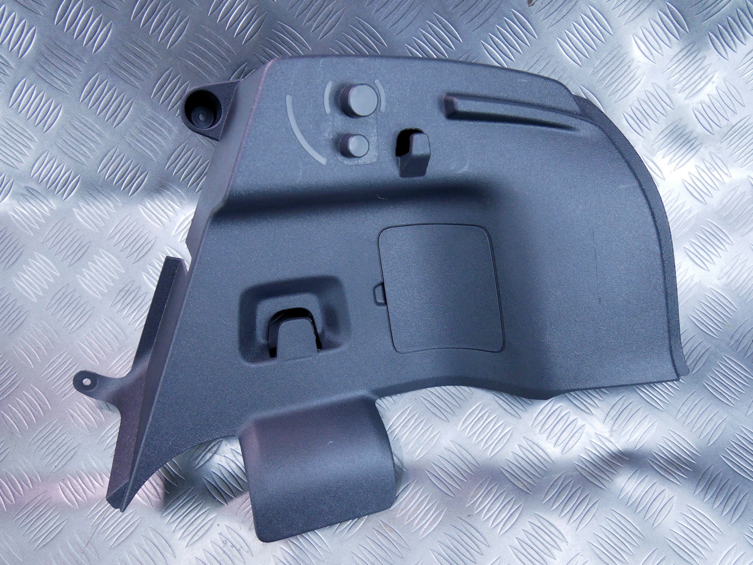 Boczek bagażnika prawy 1S0867762A VW UP! SKODA CITIGO