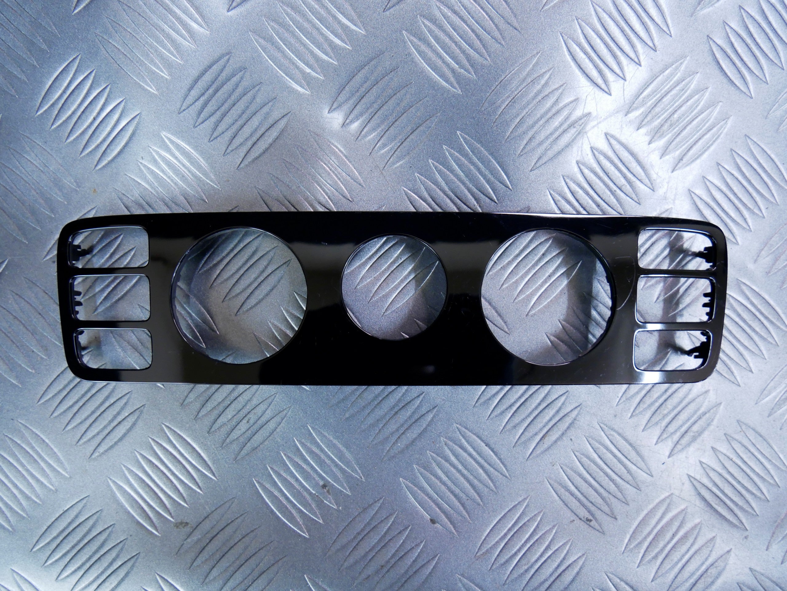 Ramka panelu klimatyzacji 1S0819075A VW UP!