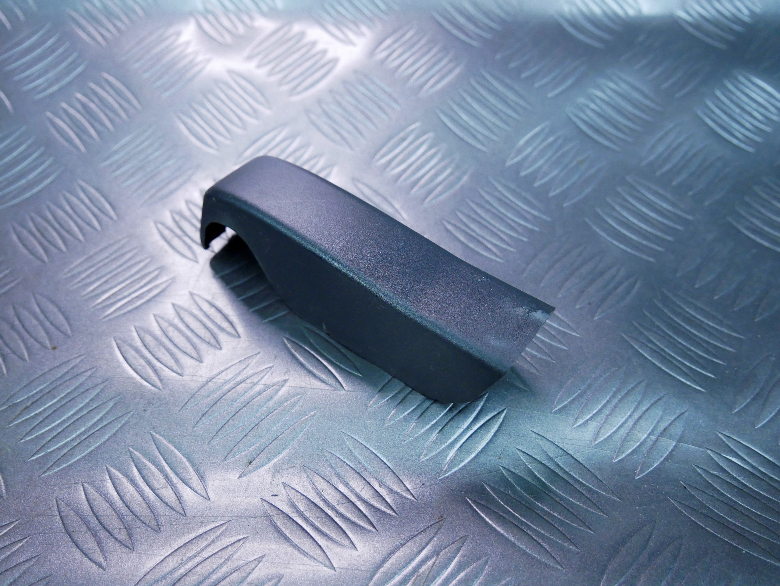 Osłona zaślepka zawiasu kanapy 1S0886197 VW UP! SKODA CITIGO