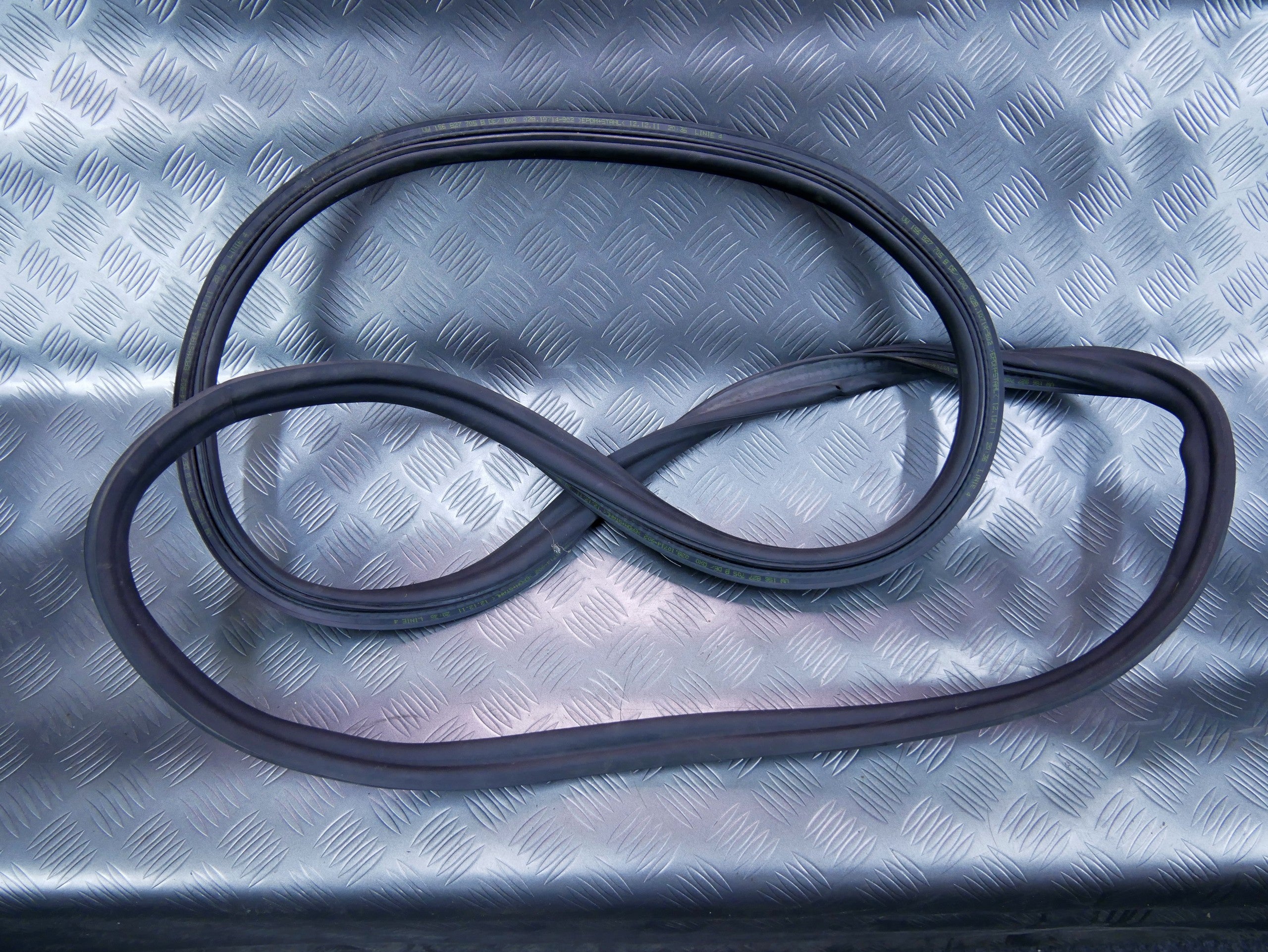 Uszczelka klapy tył tylnej 1S6827705D VW UP! SKODA CITIGO