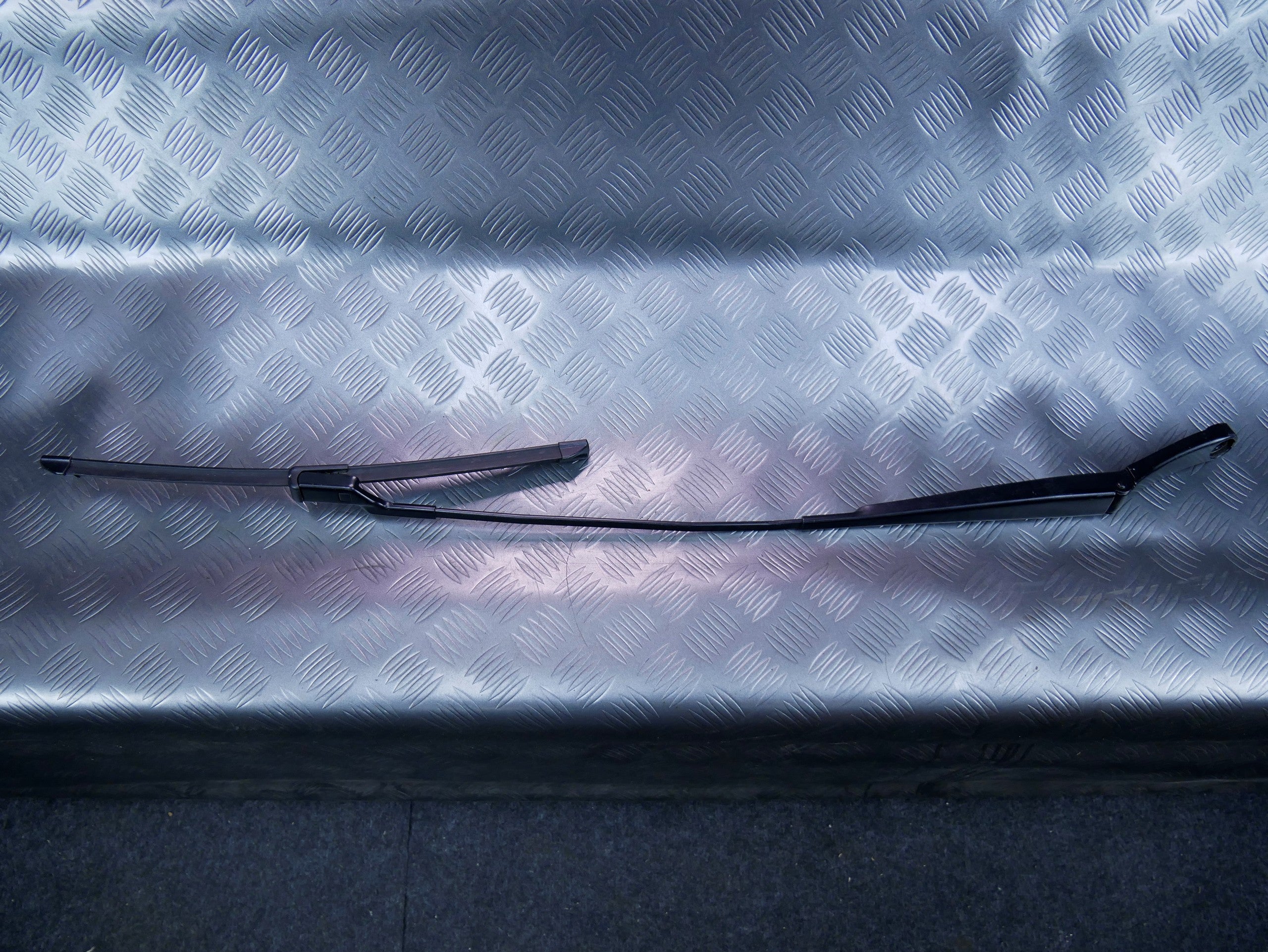 Ramię wycieraczka prawa 1S1955410 VW UP! SKODA CITIGO