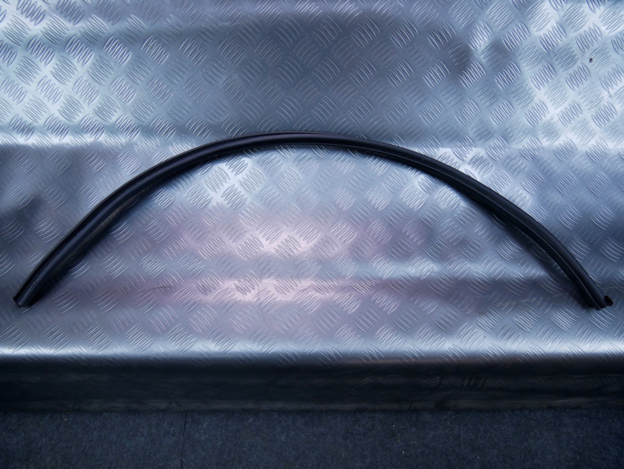 Uszczelka drzwi szyby tył prawa 1S4839432 VW UP! CITIGO