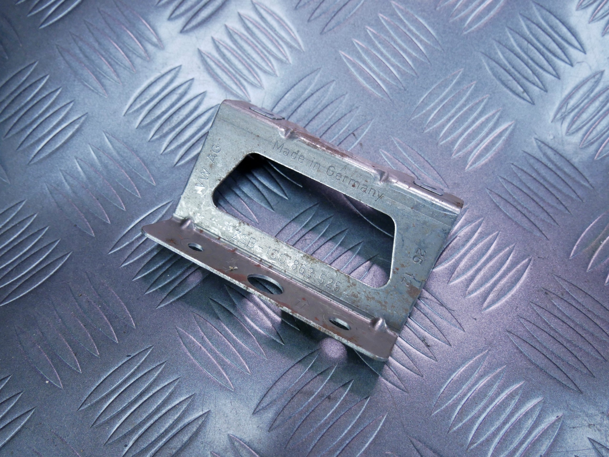 Uchwyt wspornik mocowanie tunelu 1S0863525 VW UP! SKODA CITIGO