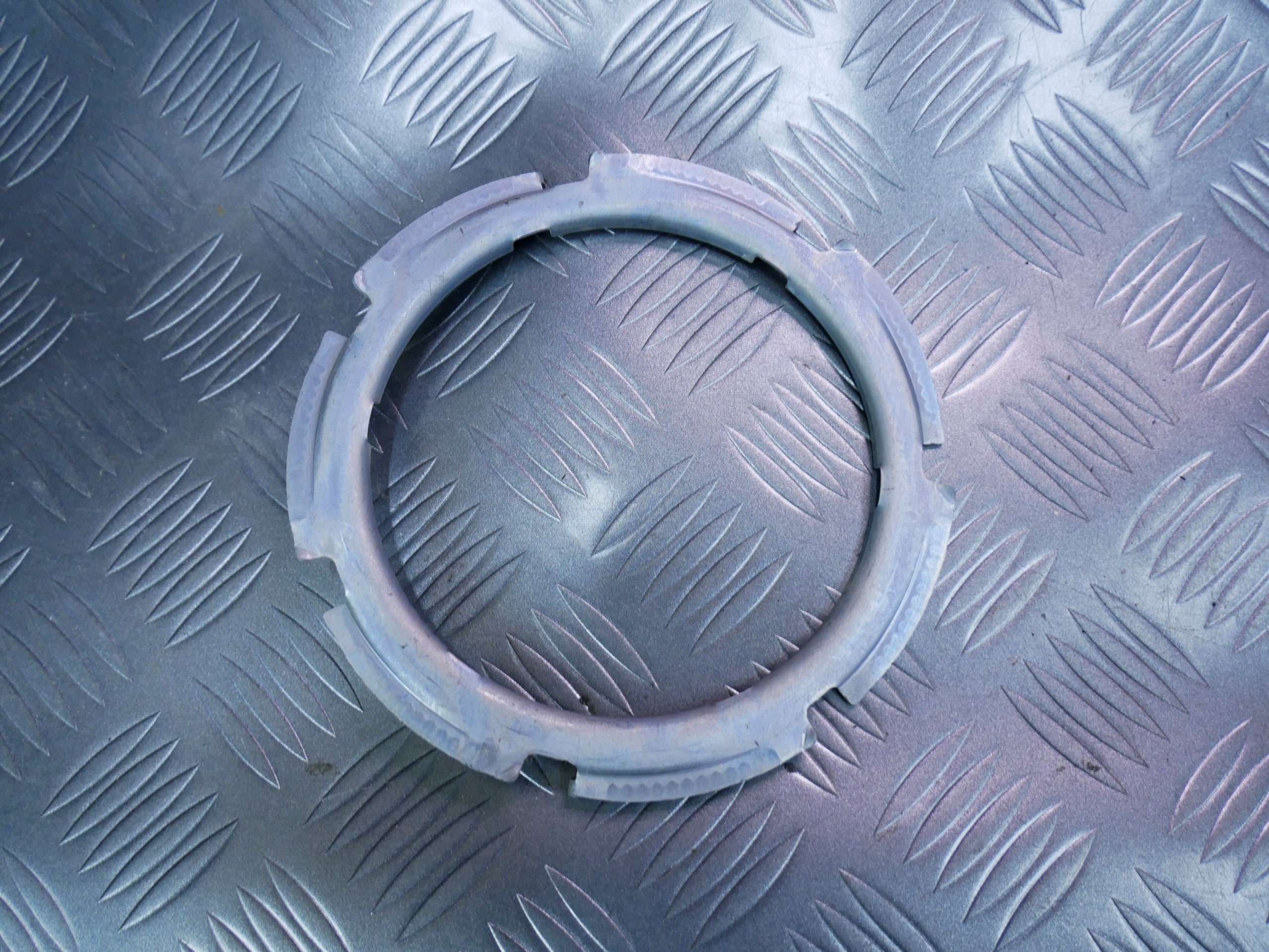 Pierścień nakrętka pompy paliwa 1K0201375 VW UP! SKODA CITIGO