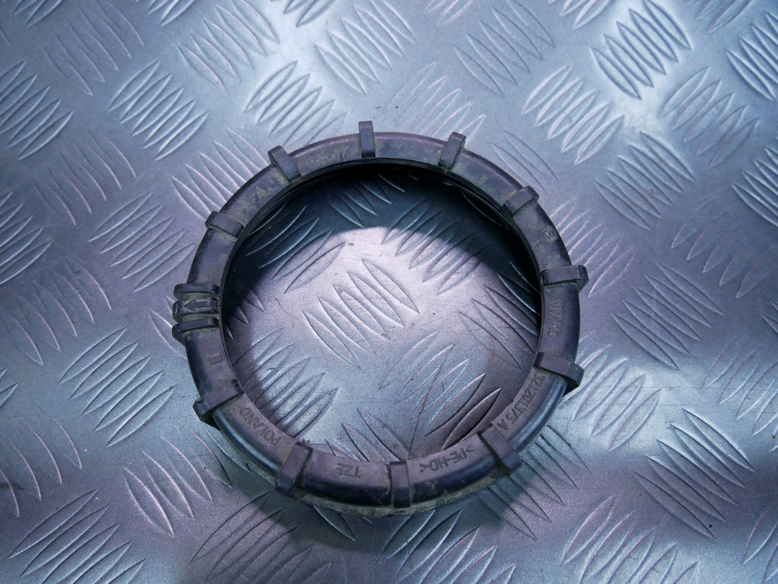 Pierścień nakrętka pompy paliwa 321201375A VW UP! SKODA CITIGO