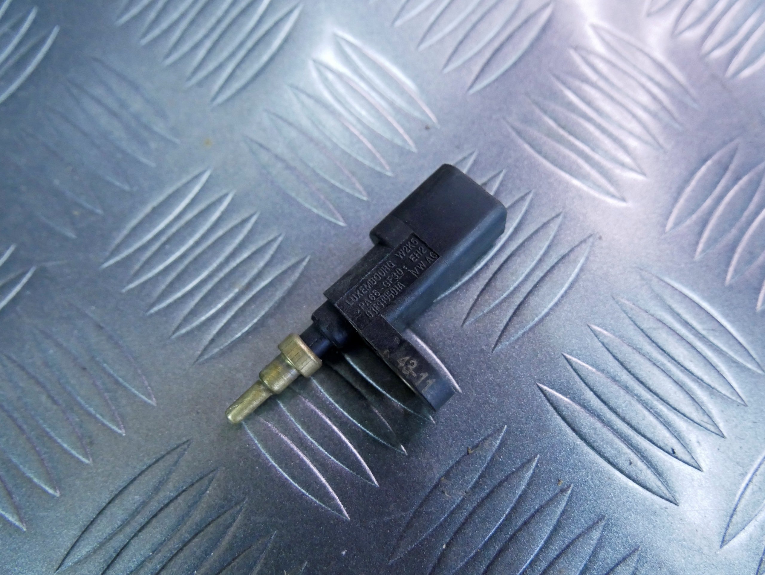 Czujnik temperatury cieczy 03F919501A VW UP! 1.0 MPI