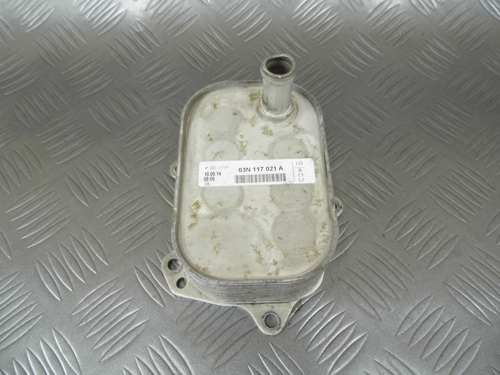 Chłodnica oleju 03N117021A AUDI A4 B9 2.0 TDI