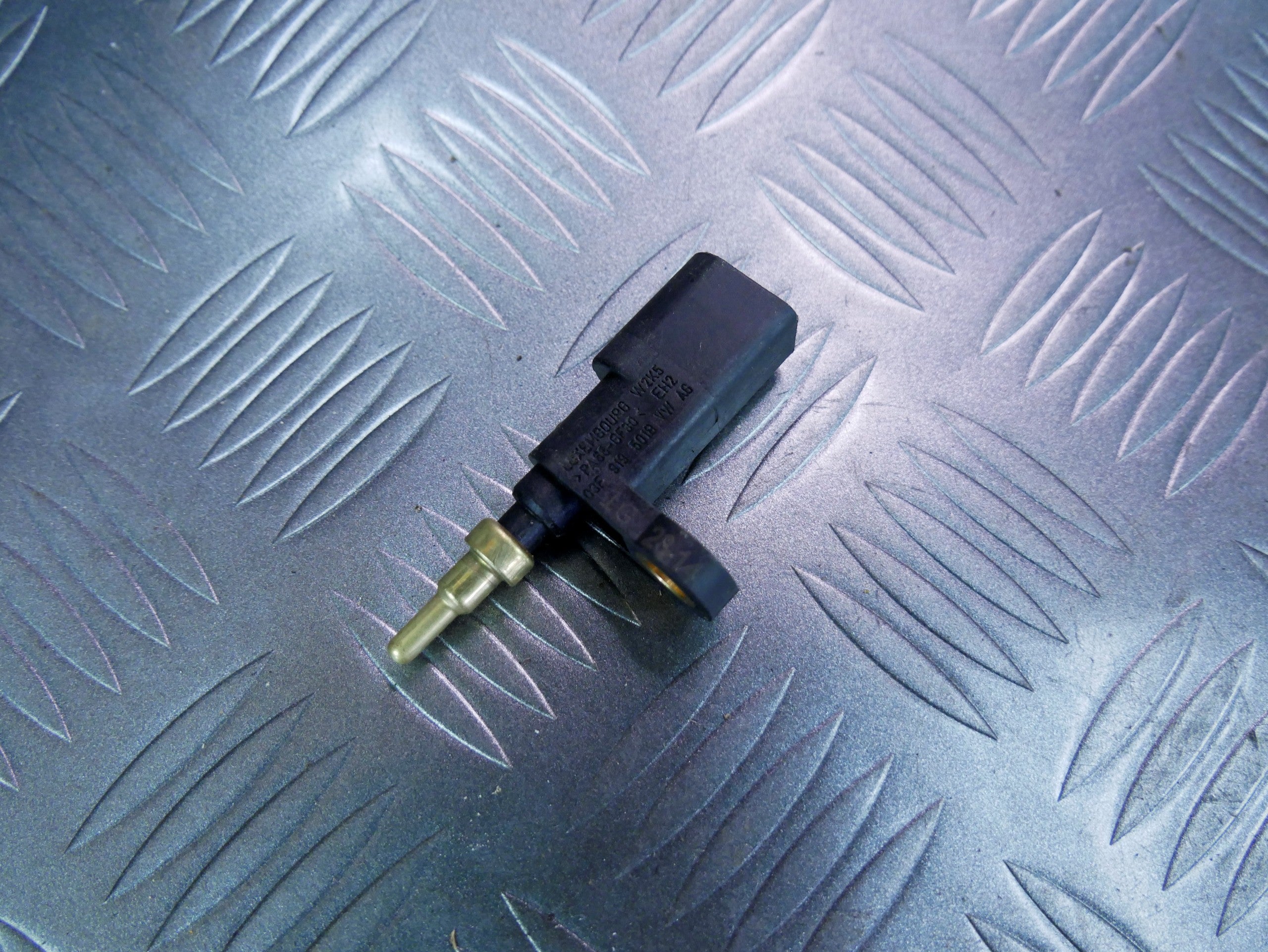 Czujnik temperatury cieczy 03F919501B VW UP! 1.0 MPI