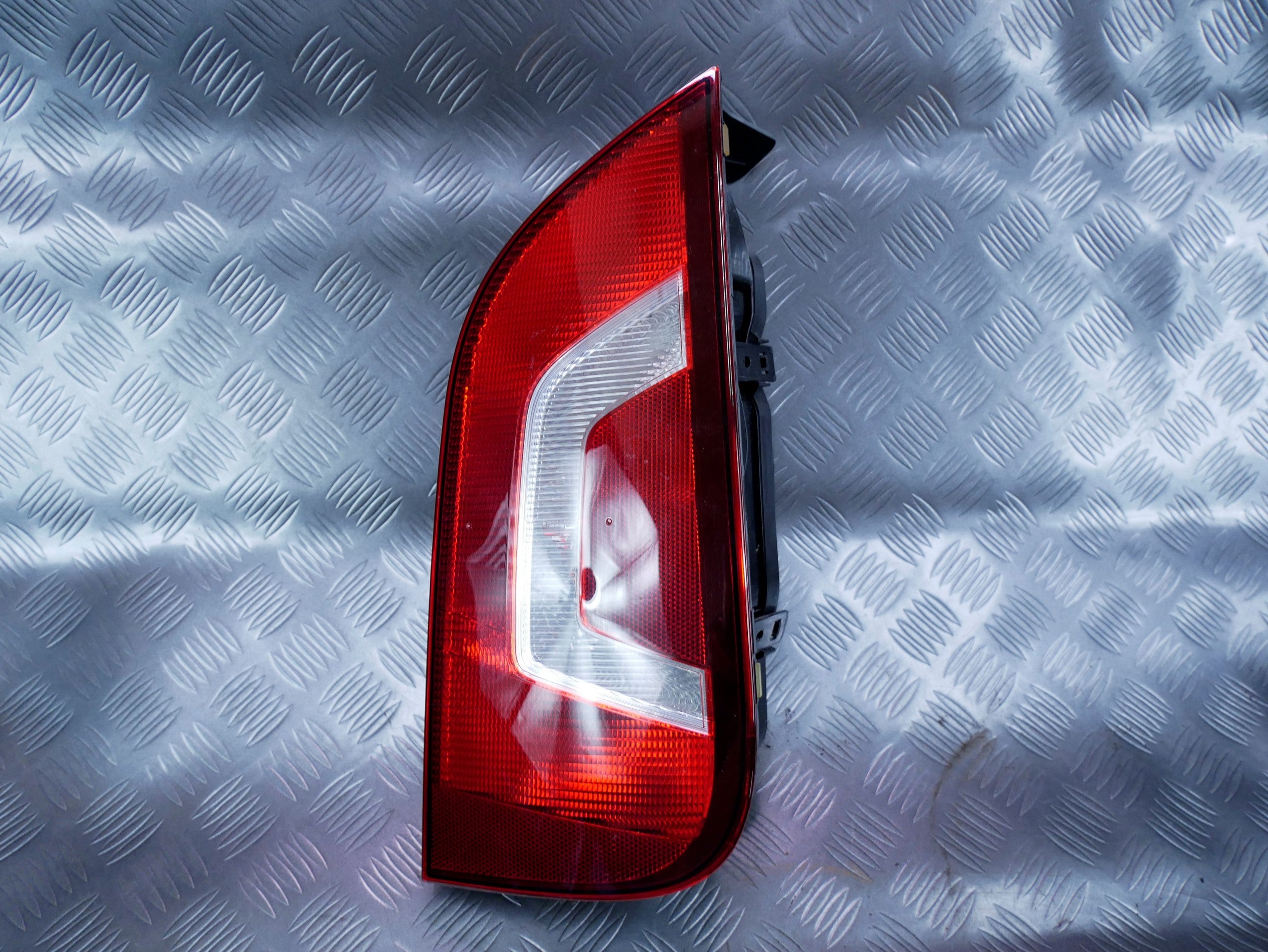 Oryginalna lampa tył tylna prawa 1S0945096D VW UP!