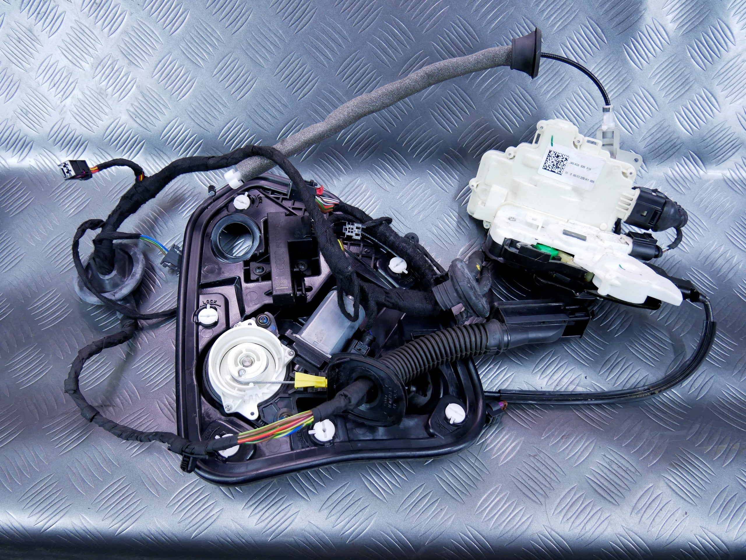 Zamek dociąg drzwi tył tylny prawy 4G8839016 AUDI A7 4G8