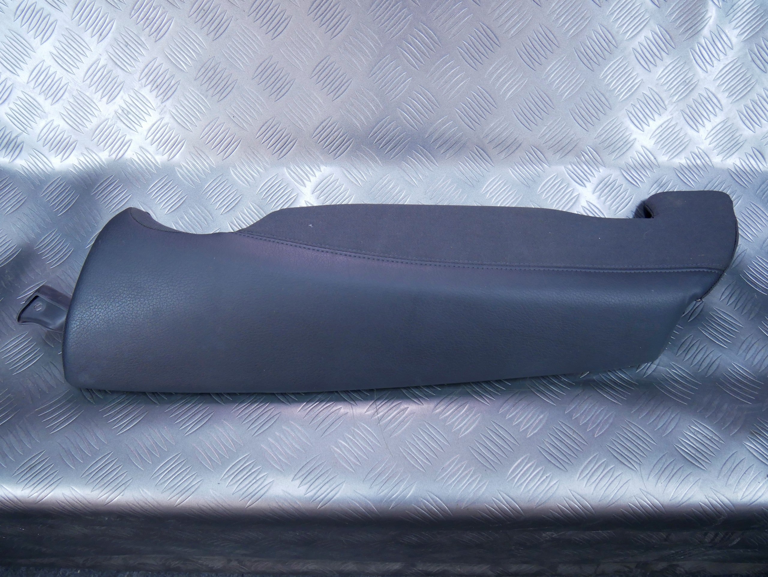 Boczek kanapy fotela tył lewy skóra 8K0885703 AUDI A4 B8 8K0