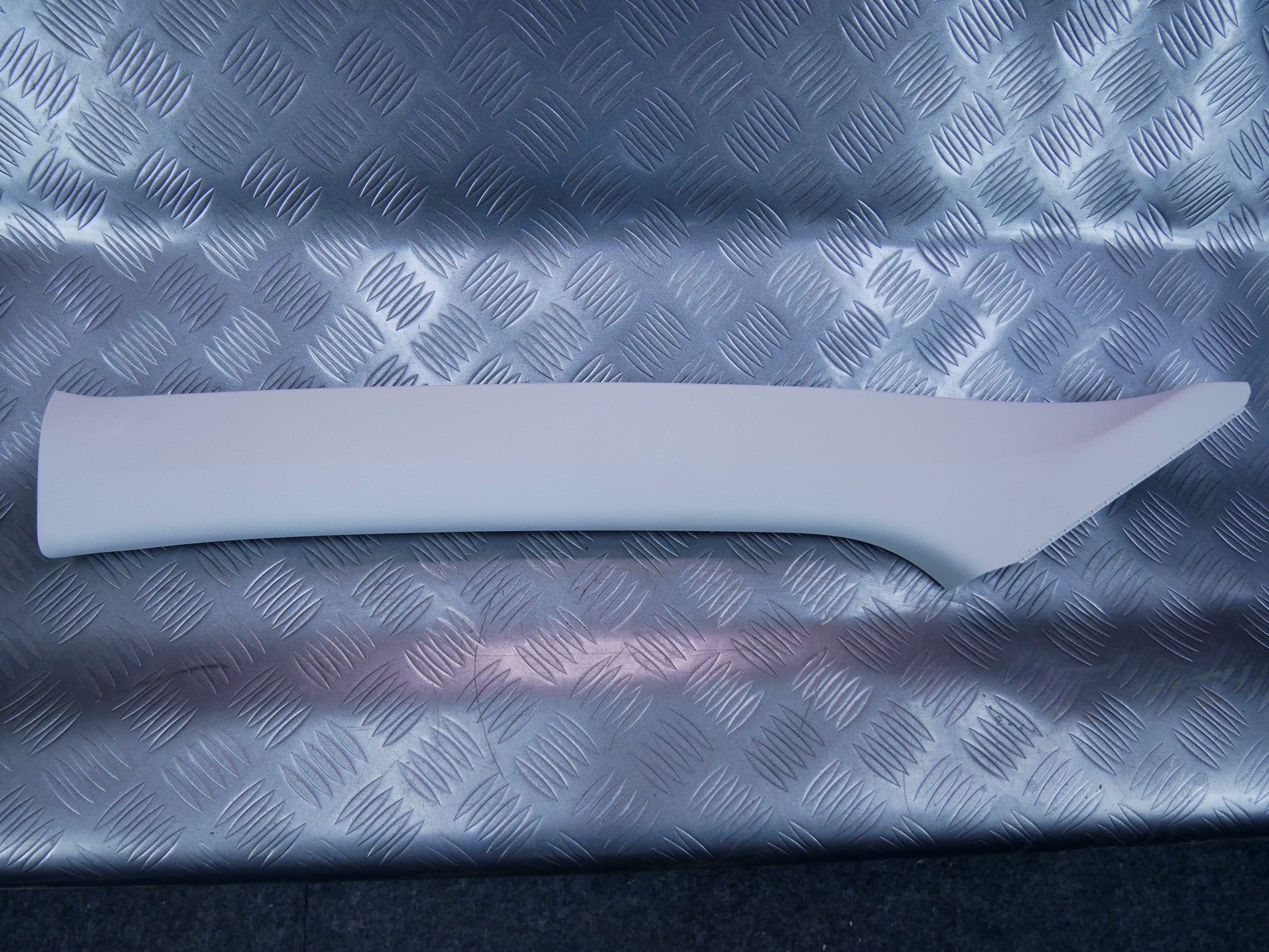 Osłona poszycie słupka przód lewa 6V0867233A SKODA FABIA III