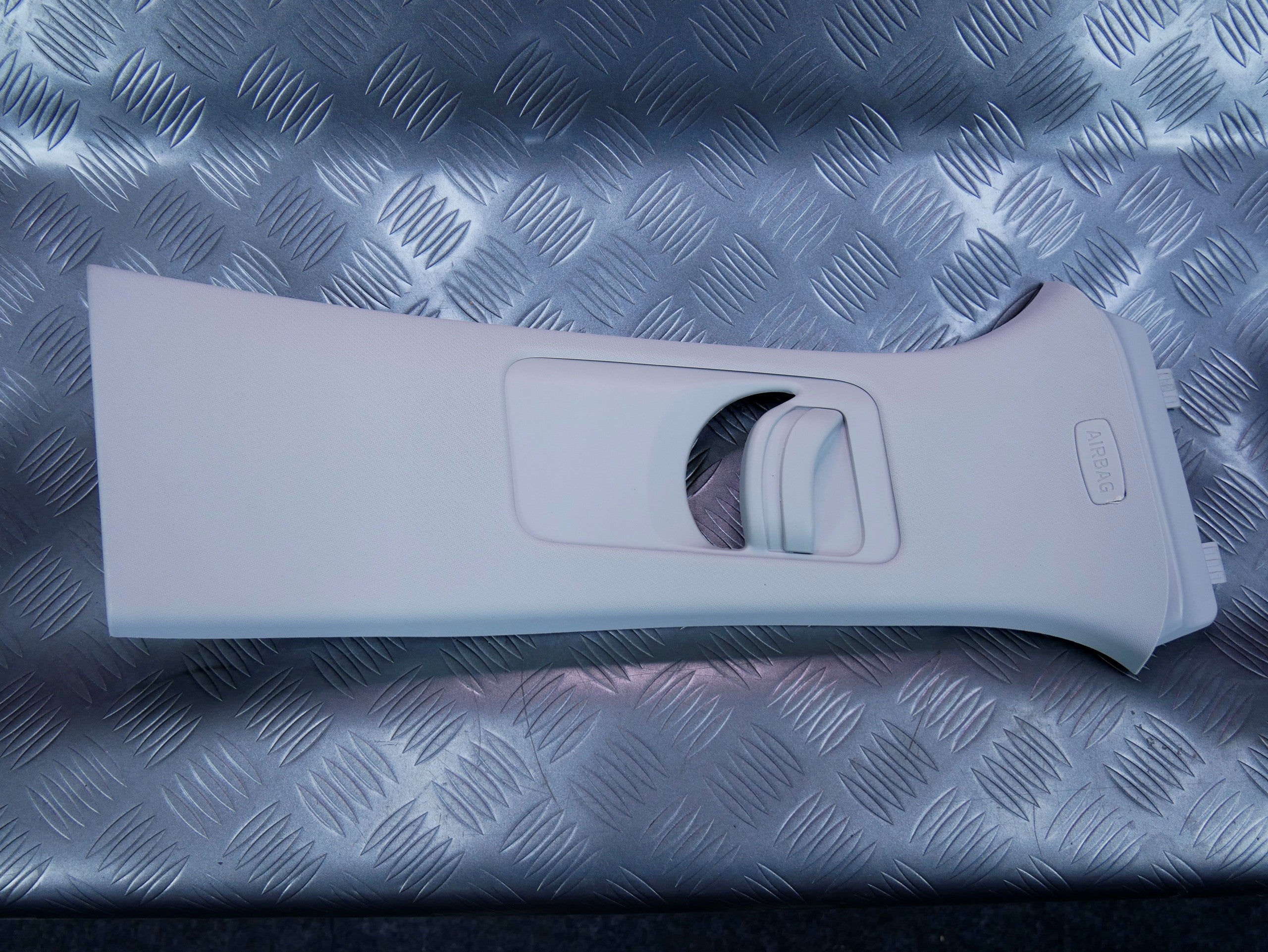 Osłona słupka środkowego górna prawa 6V0867244A SKODA FABIA III