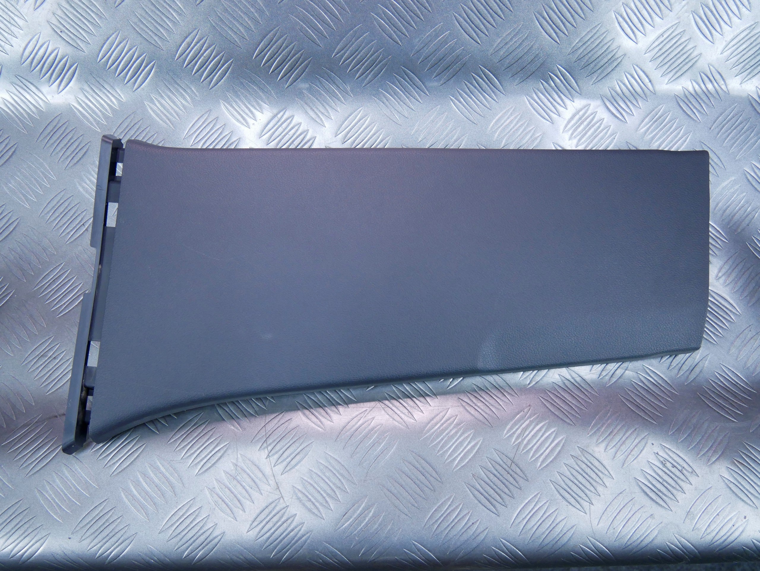 Osłona słupka środkowego dolna lewa 6V0867281 SKODA FABIA III