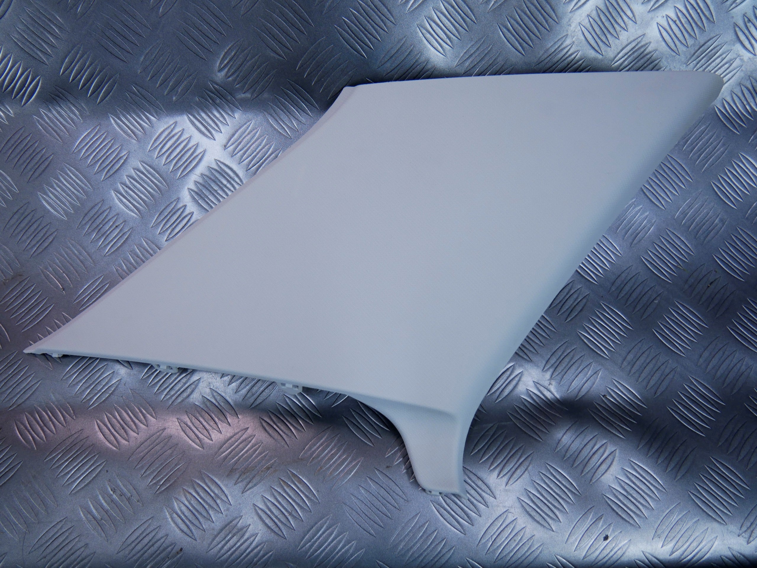 Osłona poszycie słupka tył lewe 6V6867287B SKODA FABIA III