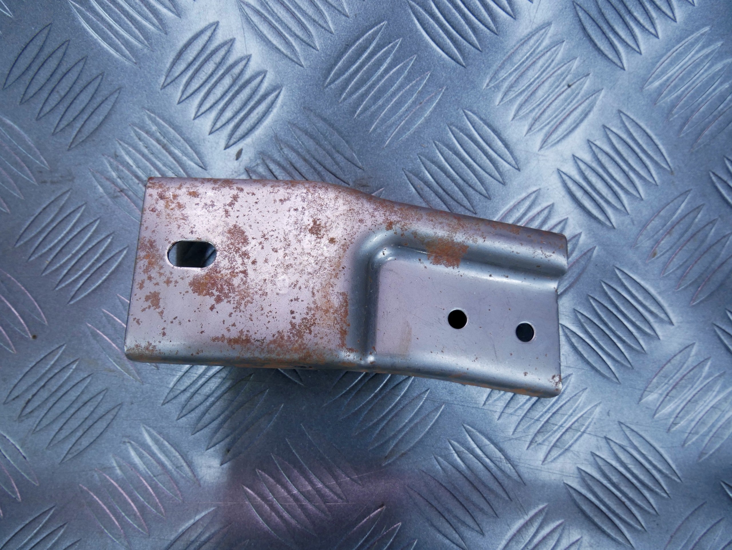 Mocowanie konsoli 6R1857193 SKODA FABIA III