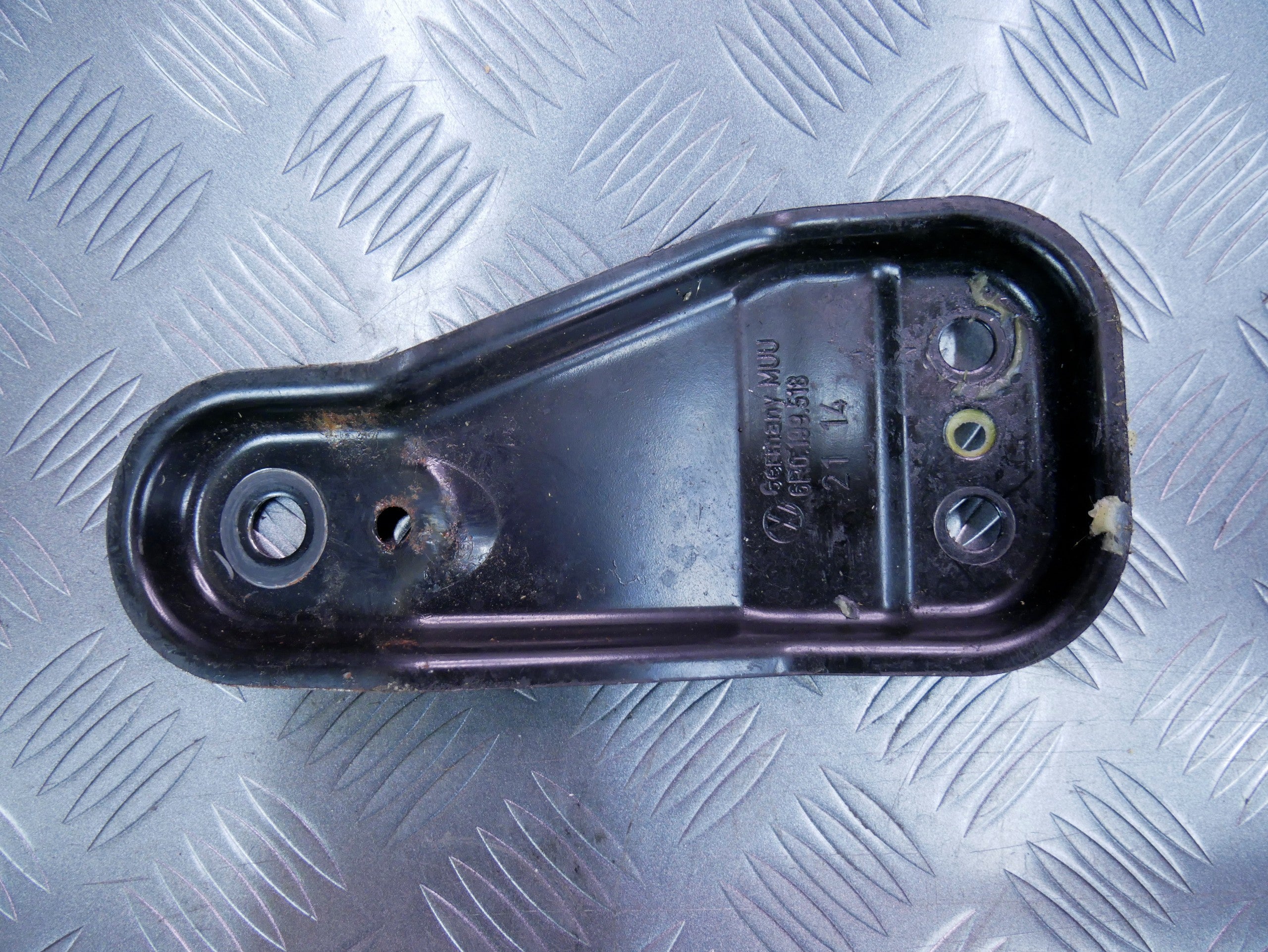 Wspornik mocowanie wózka prawe 6R0199518 SKODA FABIA III