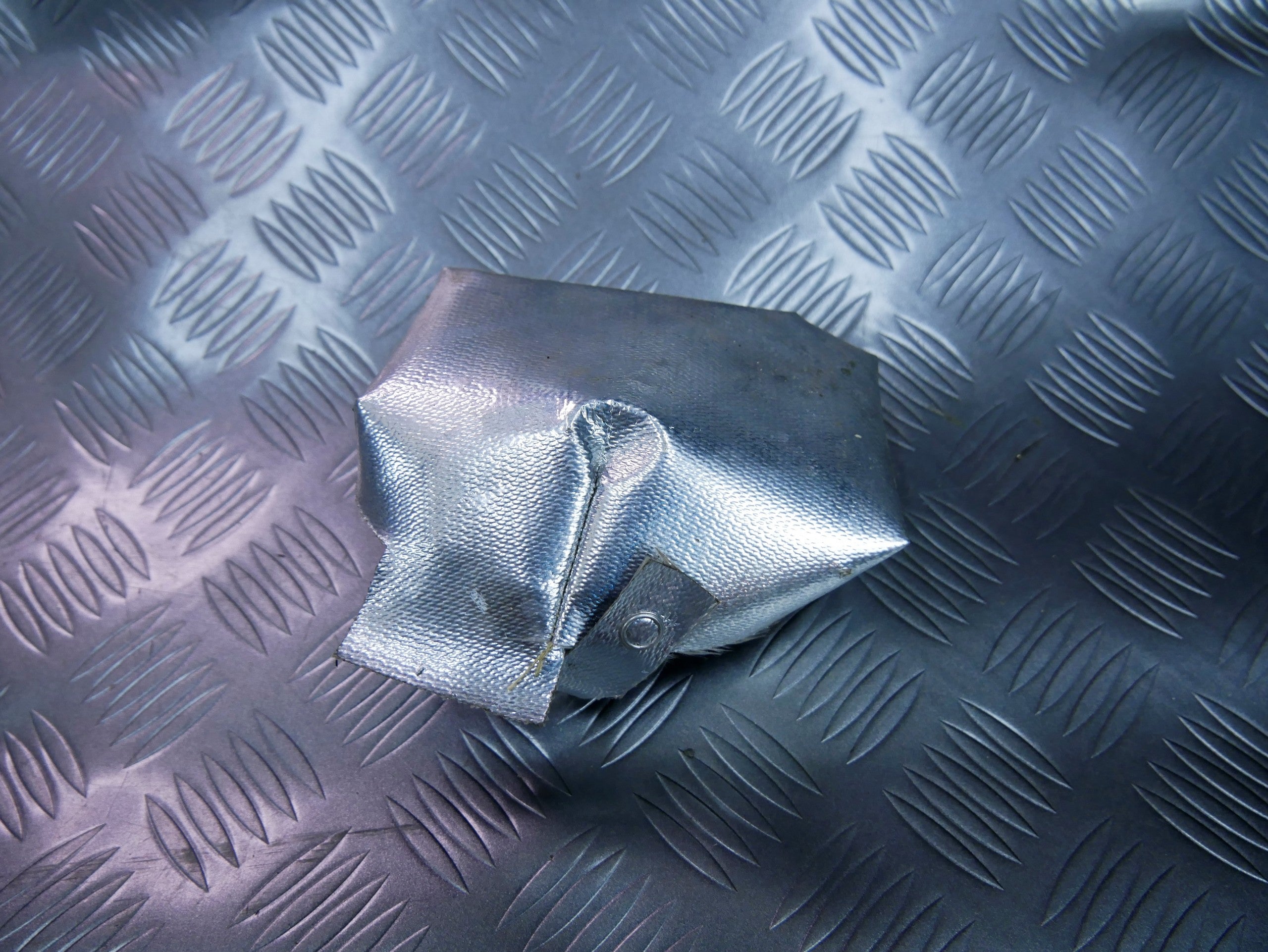 Osłona termiczna przepustnicy 04B971461B SKODA FABIA III 1.4 TDI