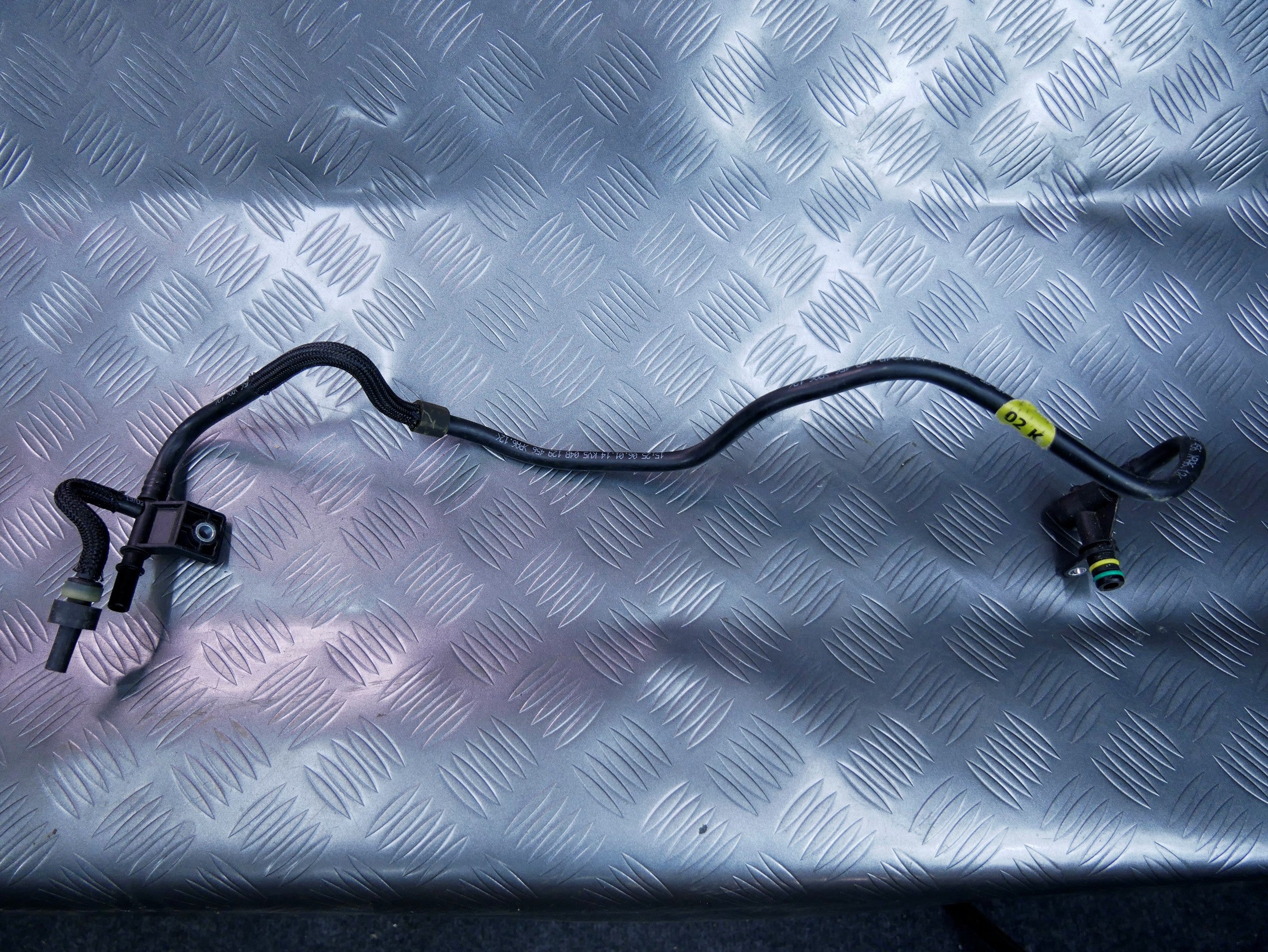 Rurka przewód podciśnienia 04B129456 SKODA FABIA III 1.4 TDI