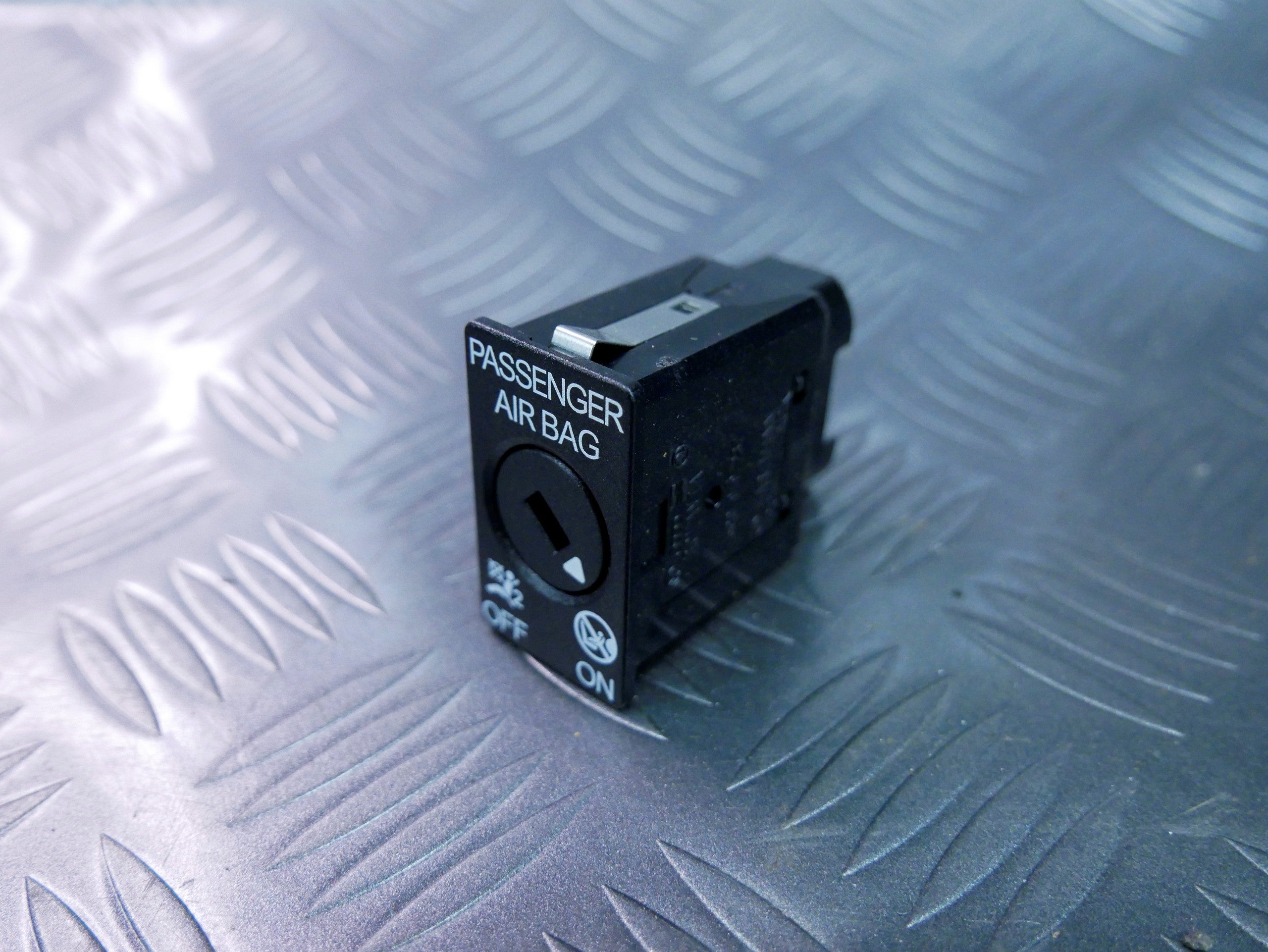 Przełącznik wyłącznik AIRBAG 5Q0919237 SKODA FABIA III 6V0