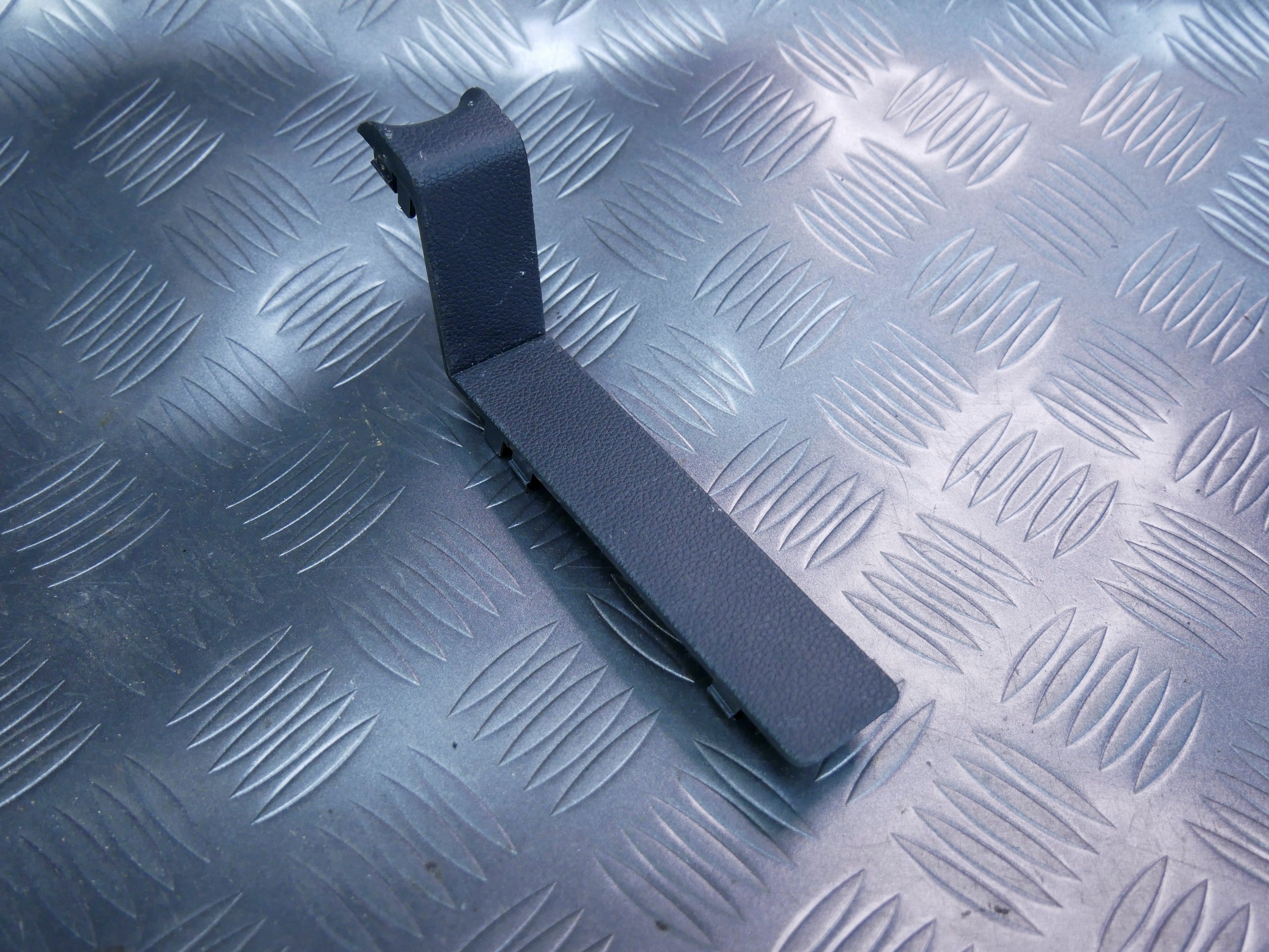 Osłona zaślepka tunelu 6V0863739 SKODA FABIA III