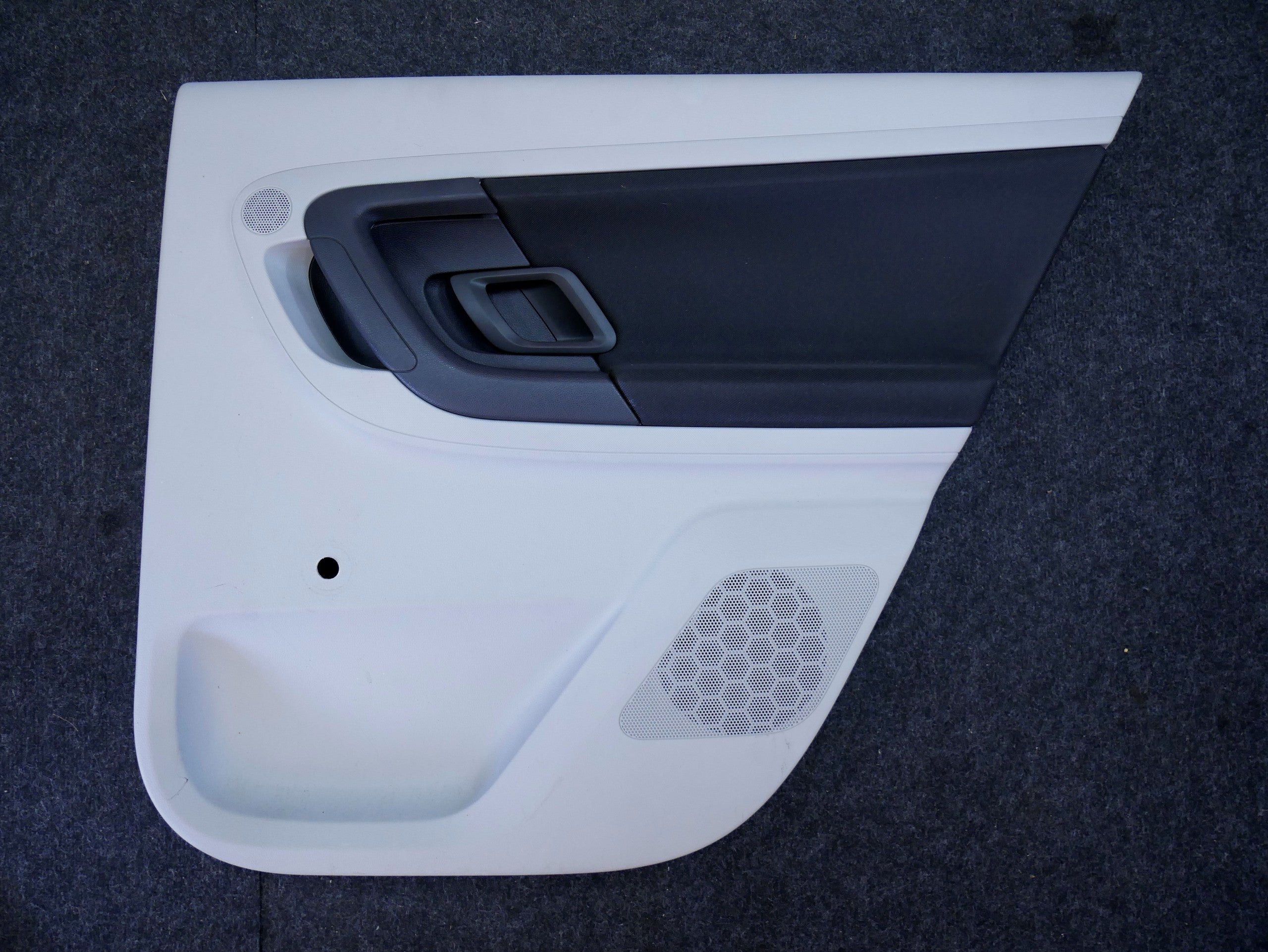 Tapicerka boczek drzwi tył tylny prawy 5J9867210BK FABIA II KOMBI