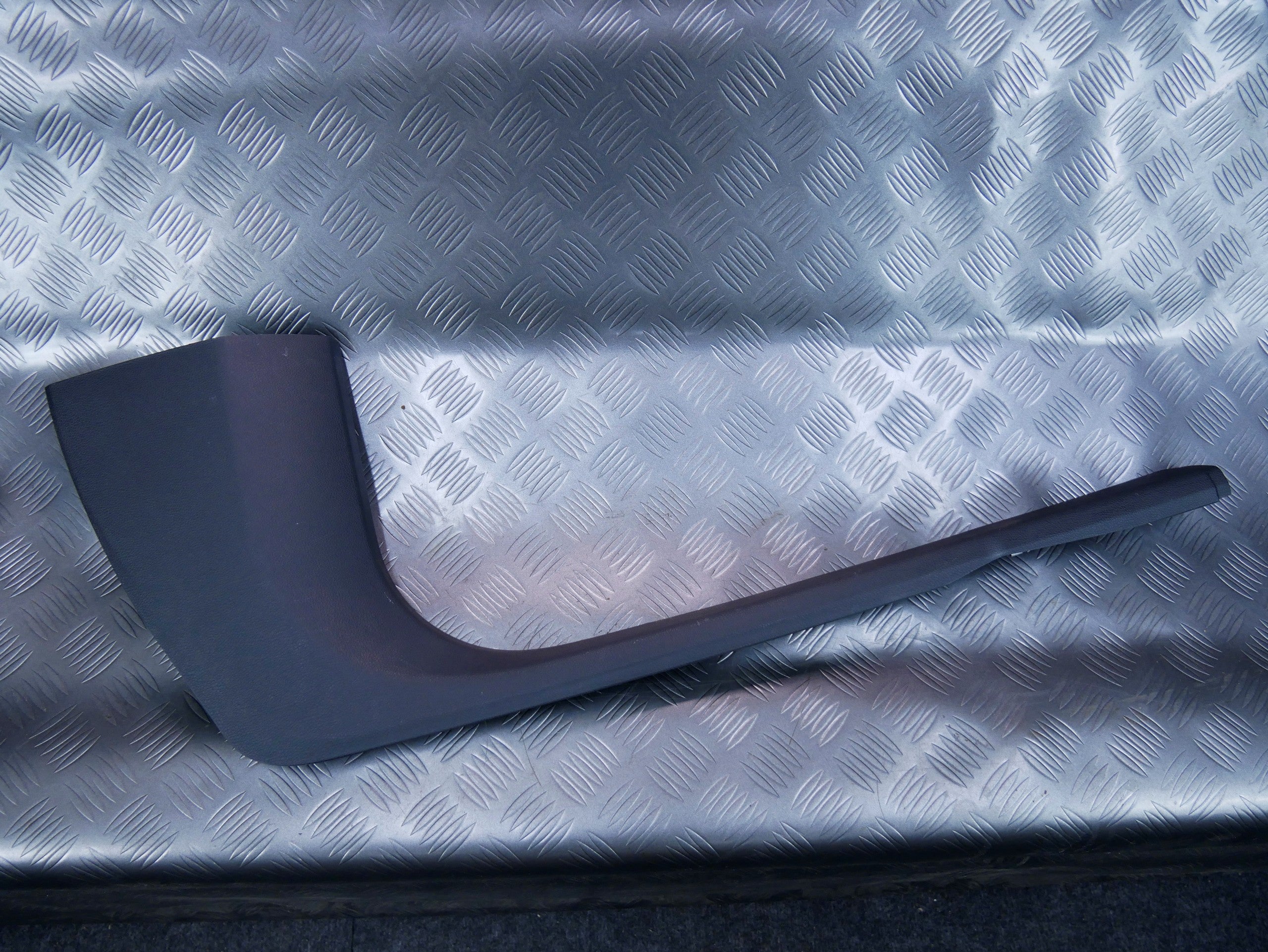 Osłona progu przód prawa 5J7863484 SKODA FABIA II