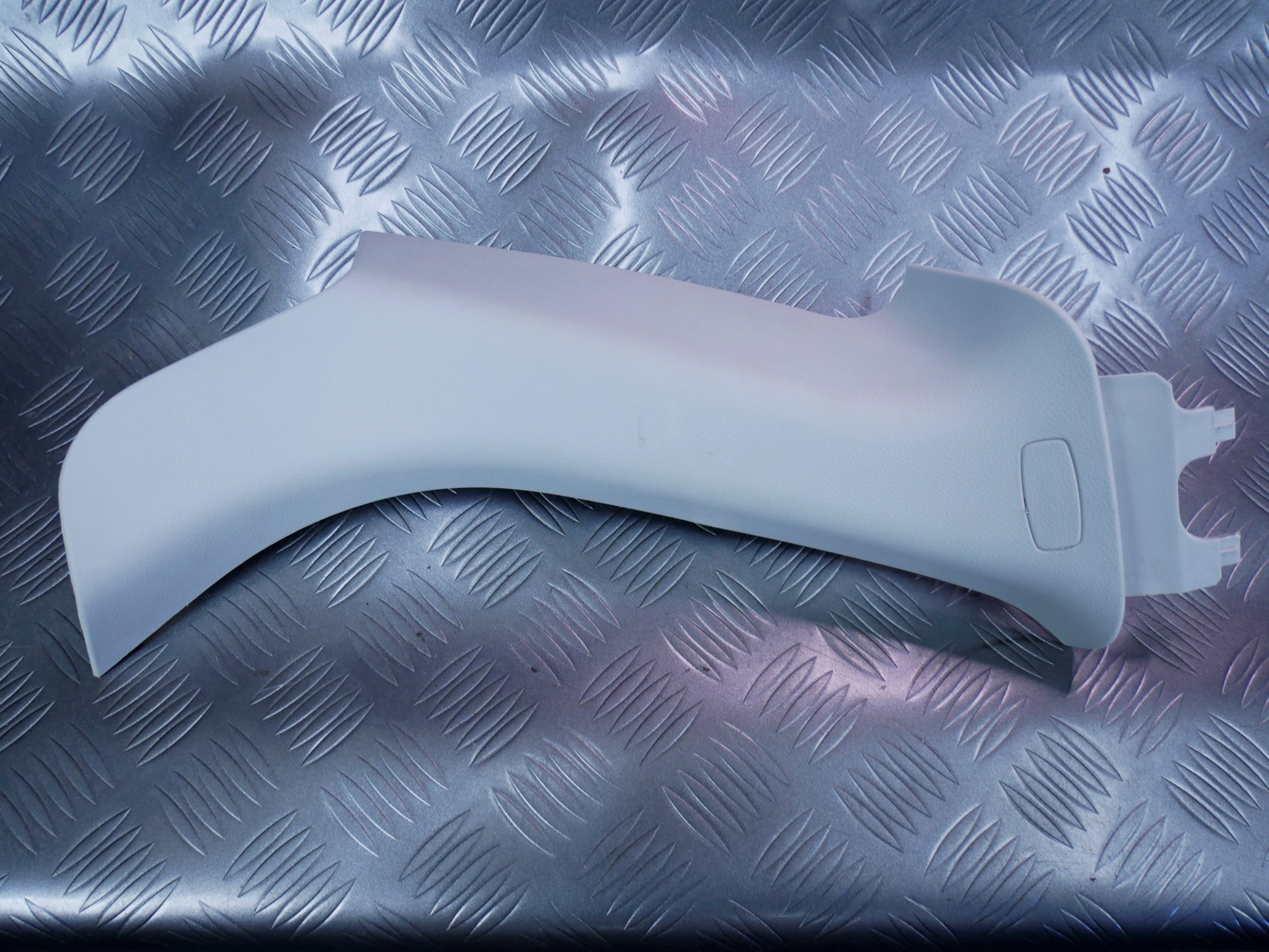 Osłona słupka tył tylna lewa 5J9867287A SKODA FABIA II KOMBI